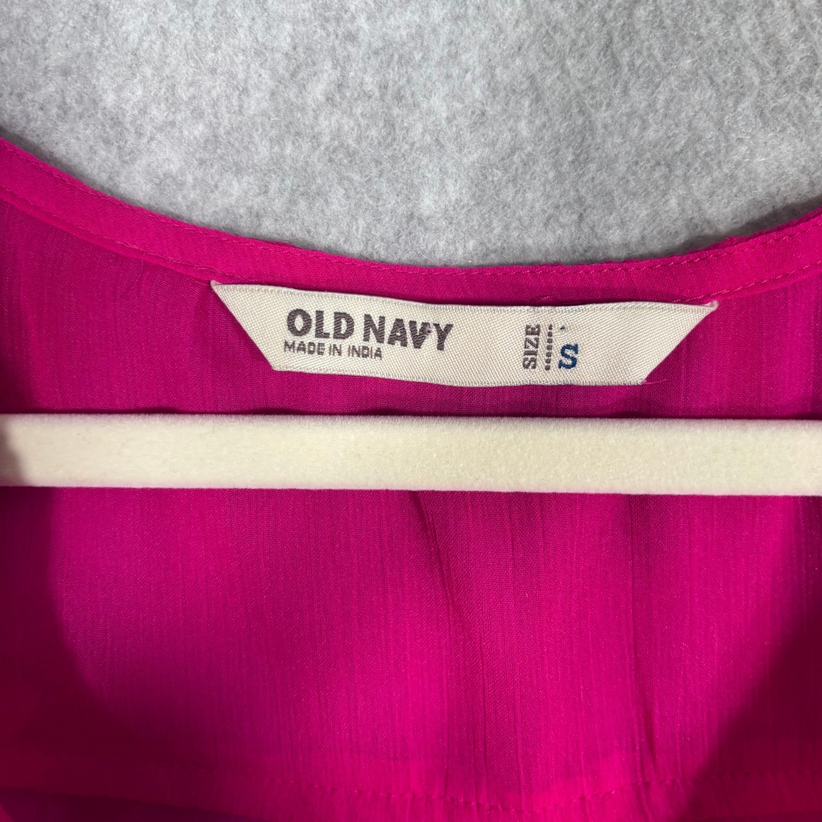 Old Navy Sheer Tie Neck Blouse Small Pink Chiffon Pleated Tank Top Feminine