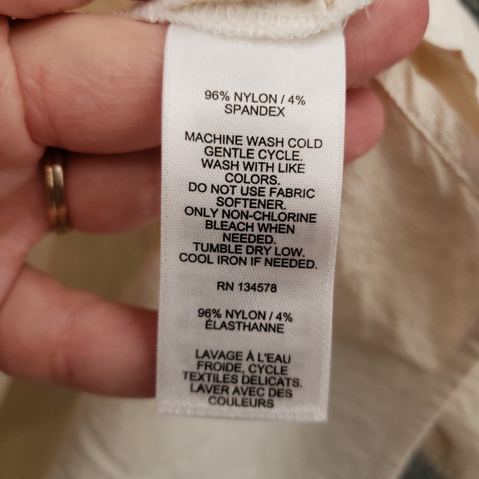 Vineyard Vines Performance V Neck Blouse Womens Medium Beige Textured Stretch