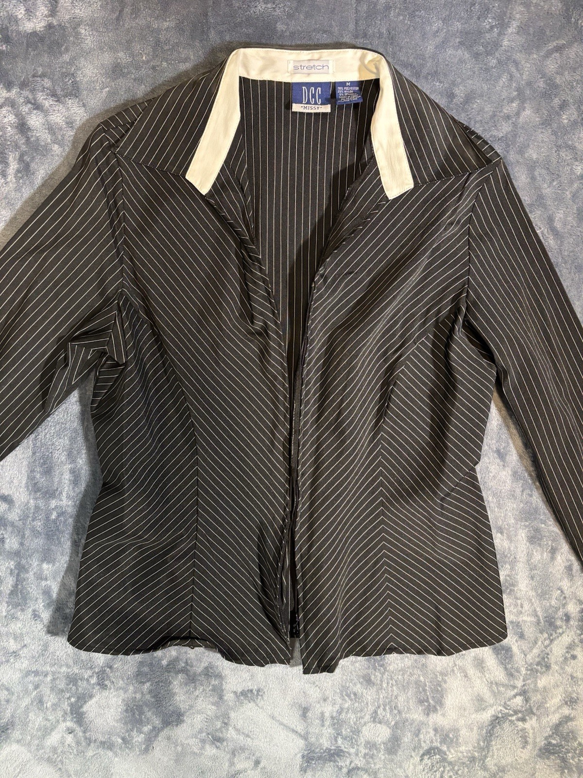 DCC Women’s Black White Pinstripe Collared Zip Long Sleeve Blouse Size M