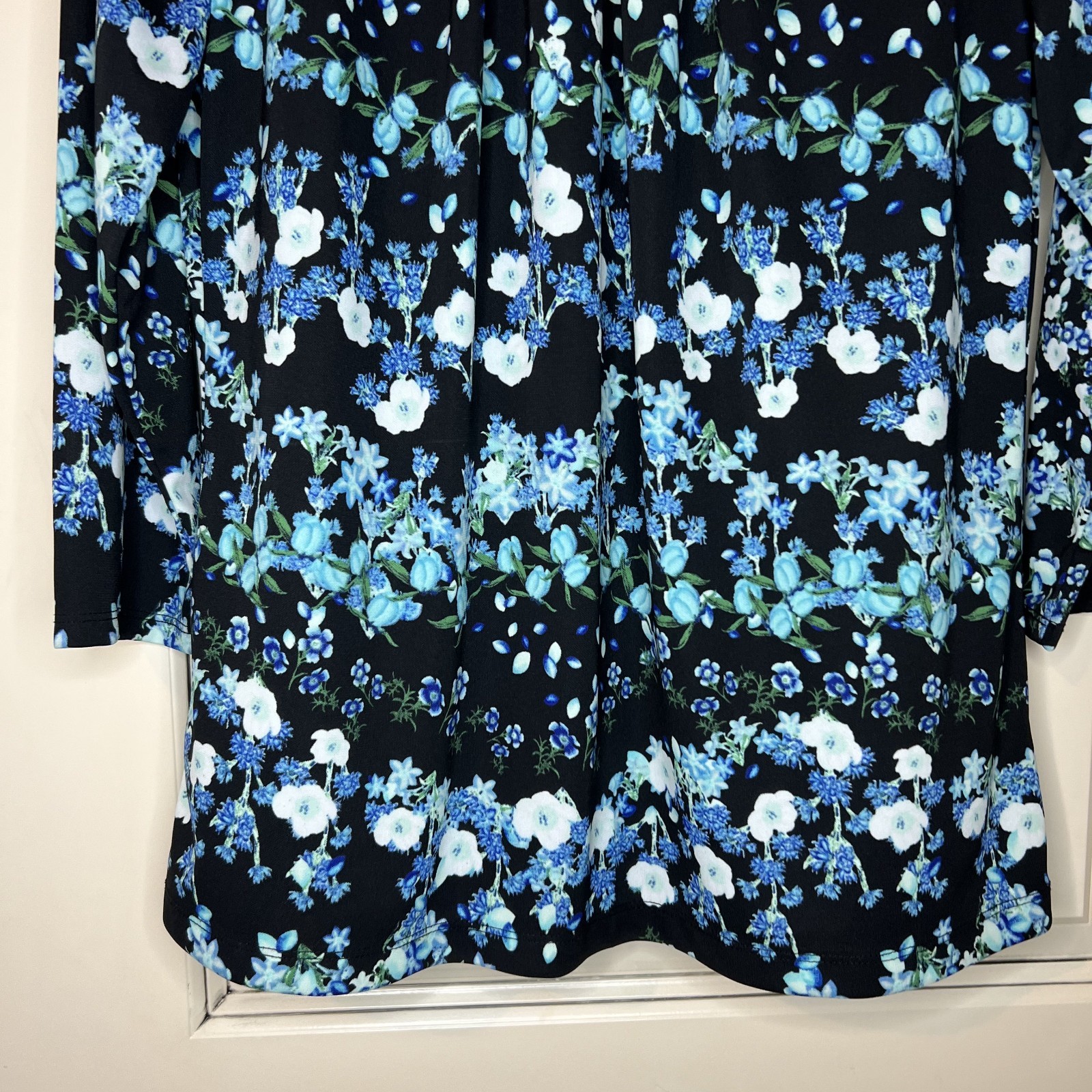 Worthington Blouse Medium M Black Blue Floral 3/4Sleeve Pleated Blouse Top Shirt