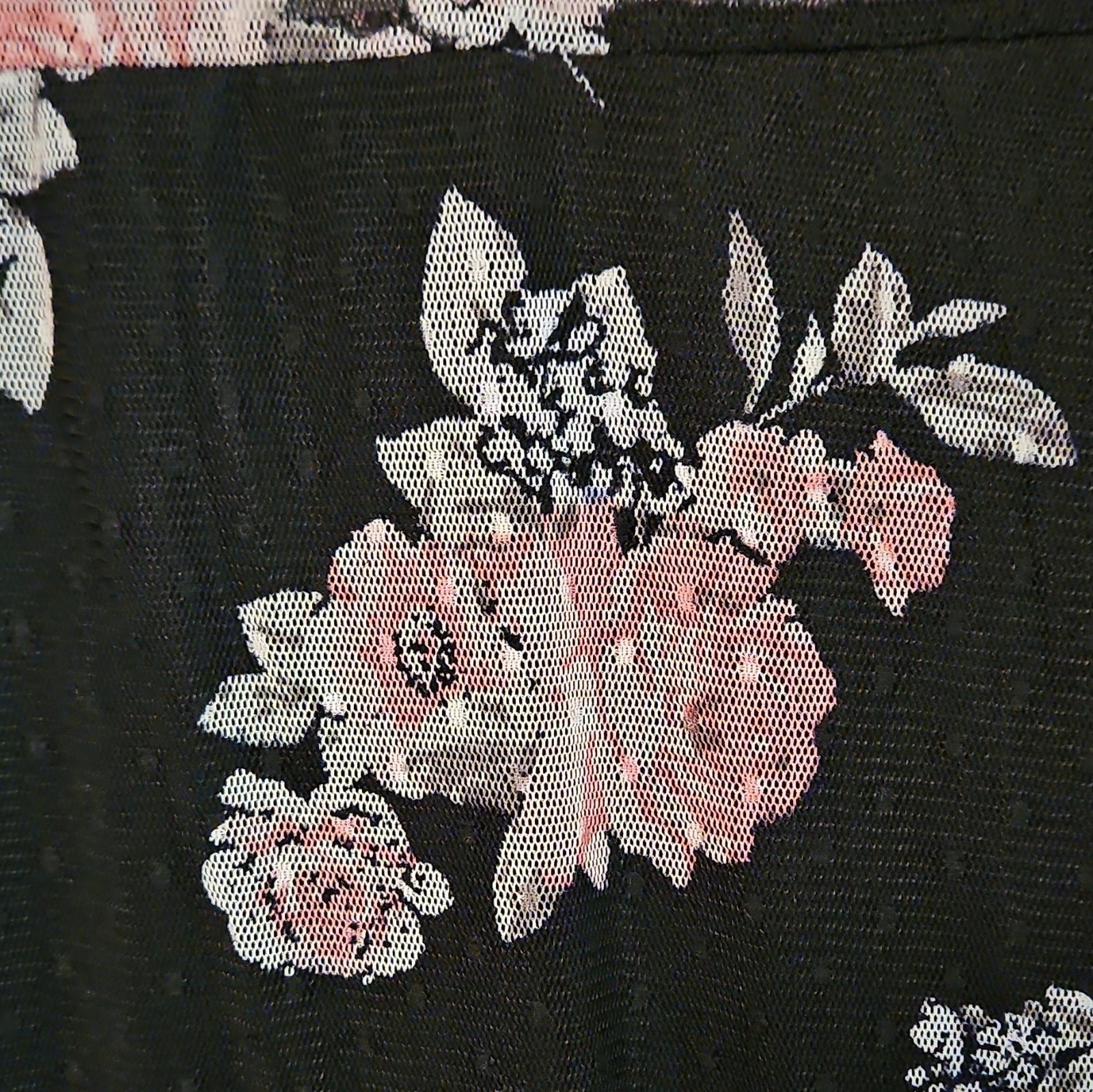 Women’s M Black Floral Sheer Mesh Yoke Round Neck Short Sleeve Blouse