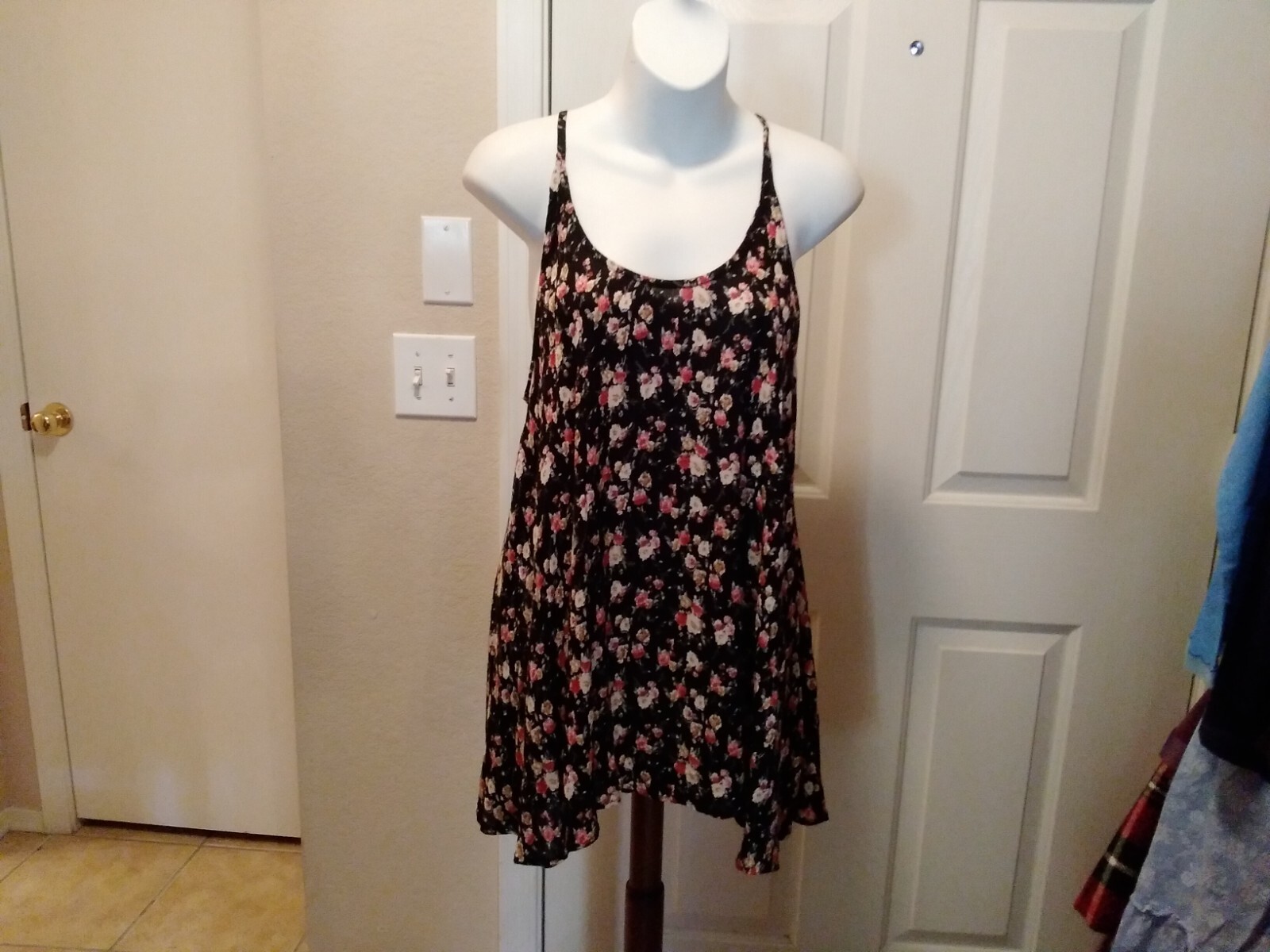 Top NWT Angie’s Medium Black Floral Criss Cross Back Cami Top