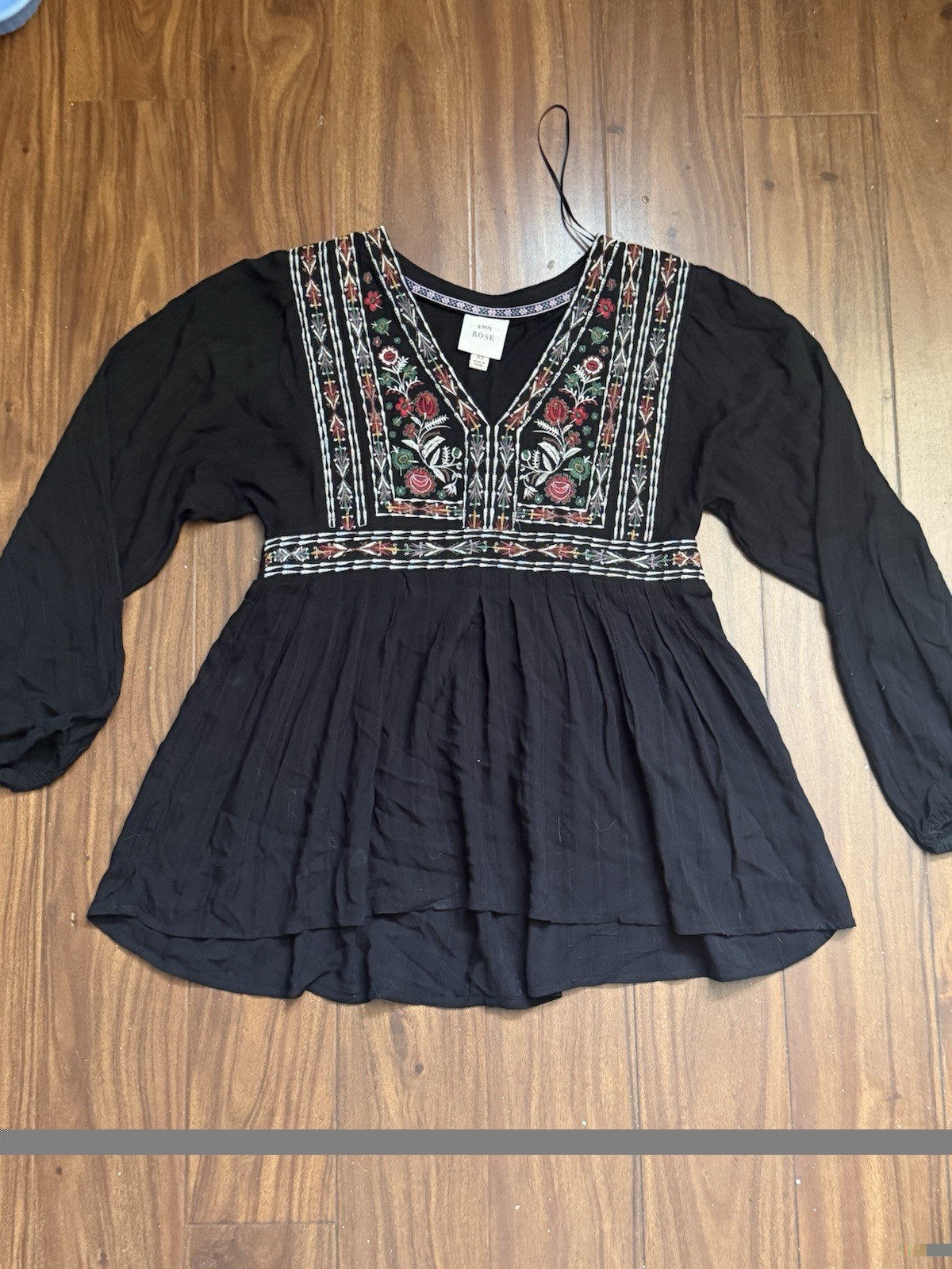 Knox Rose Women’s XS Black Embroidered Floral V-Neck Long Sleeve Blouse