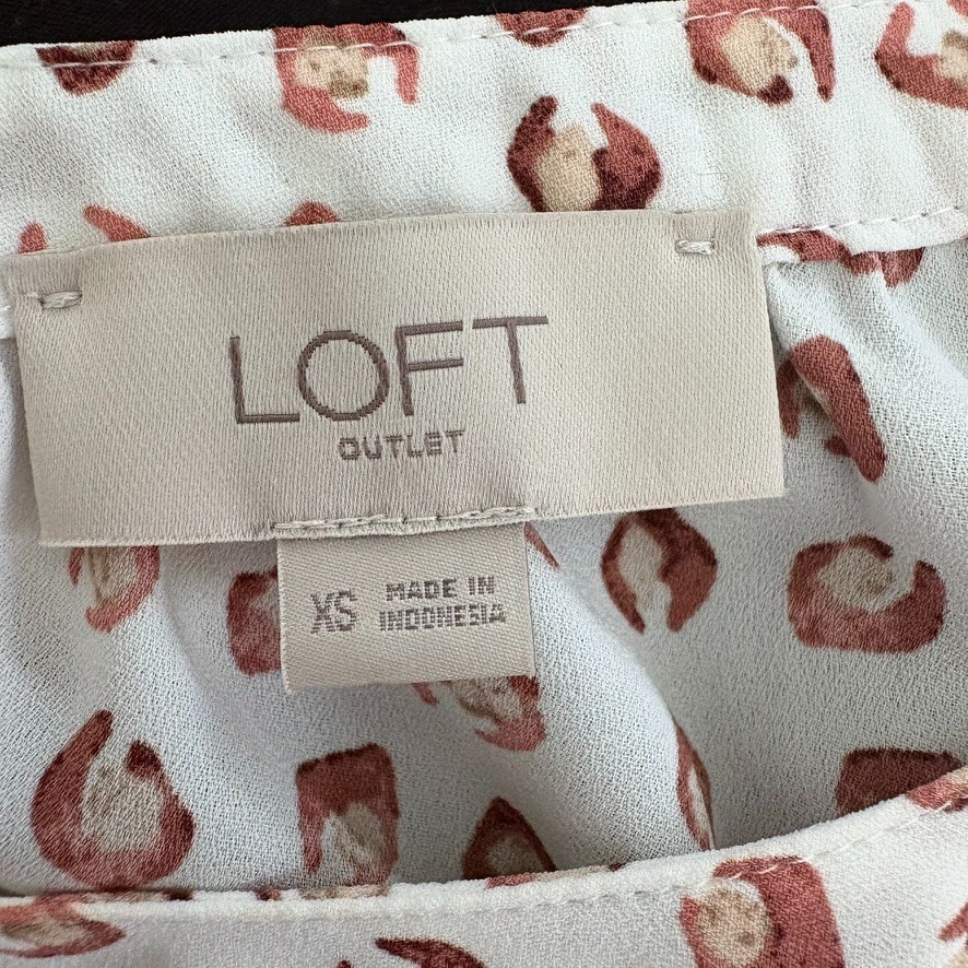 LOFT XS ruffled short sleeve blouse in cream with rust and orange splotches.