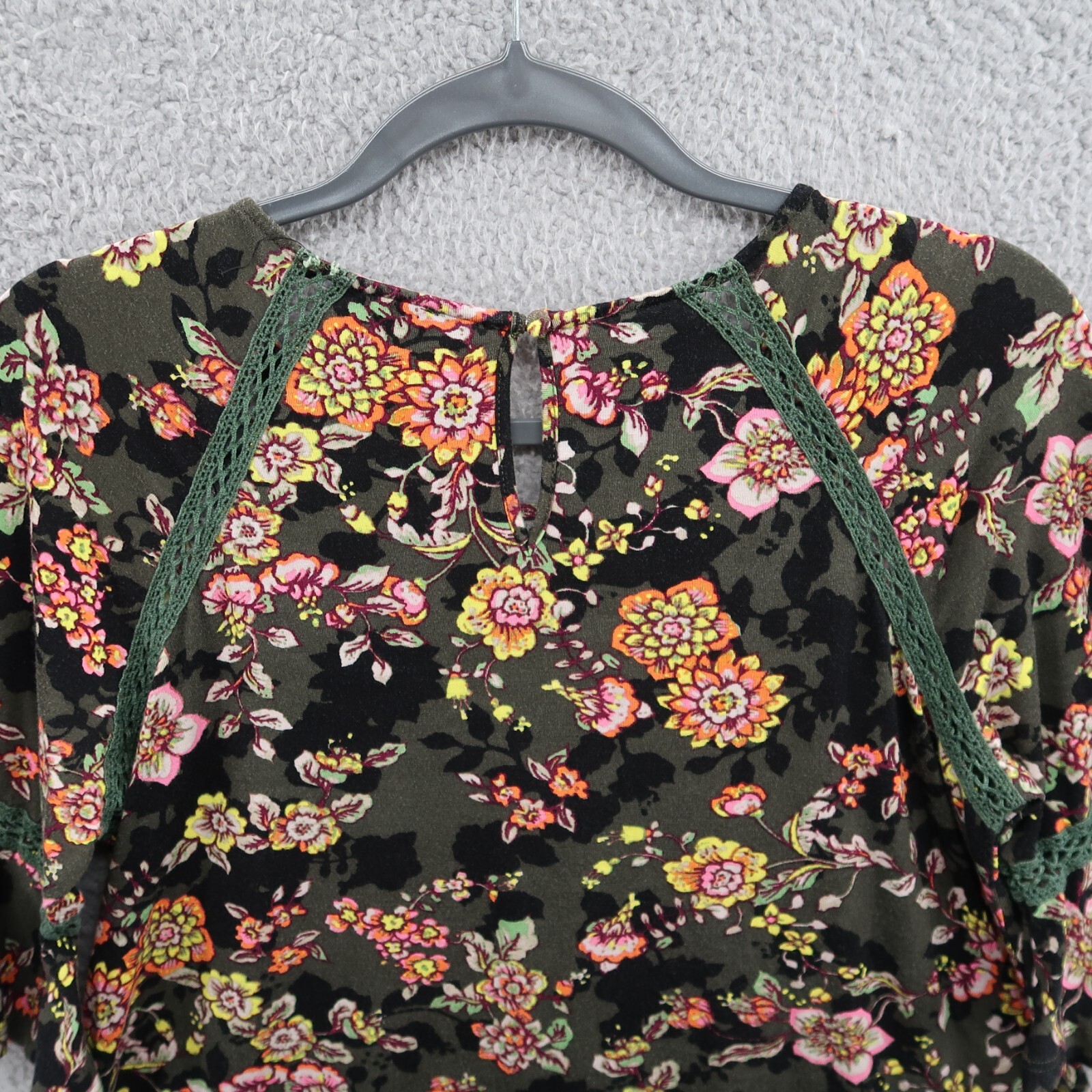 Annabelle Top Womens Small Floral Pattern Stretch Flare Sleeve Soft