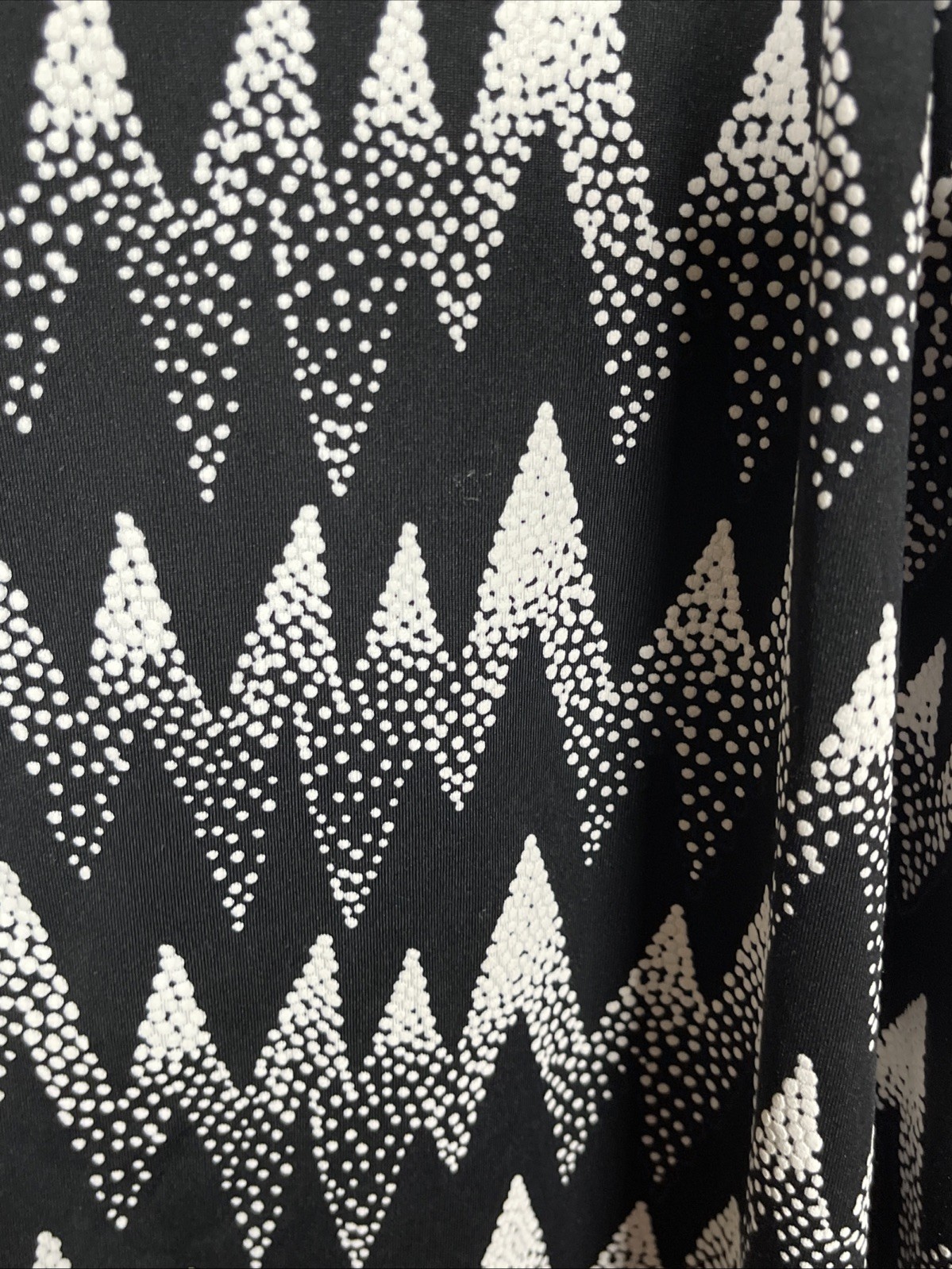 Robert Louis Women Plus Black/White Geometric Round Hem Sleeveless Blouse Top 3X