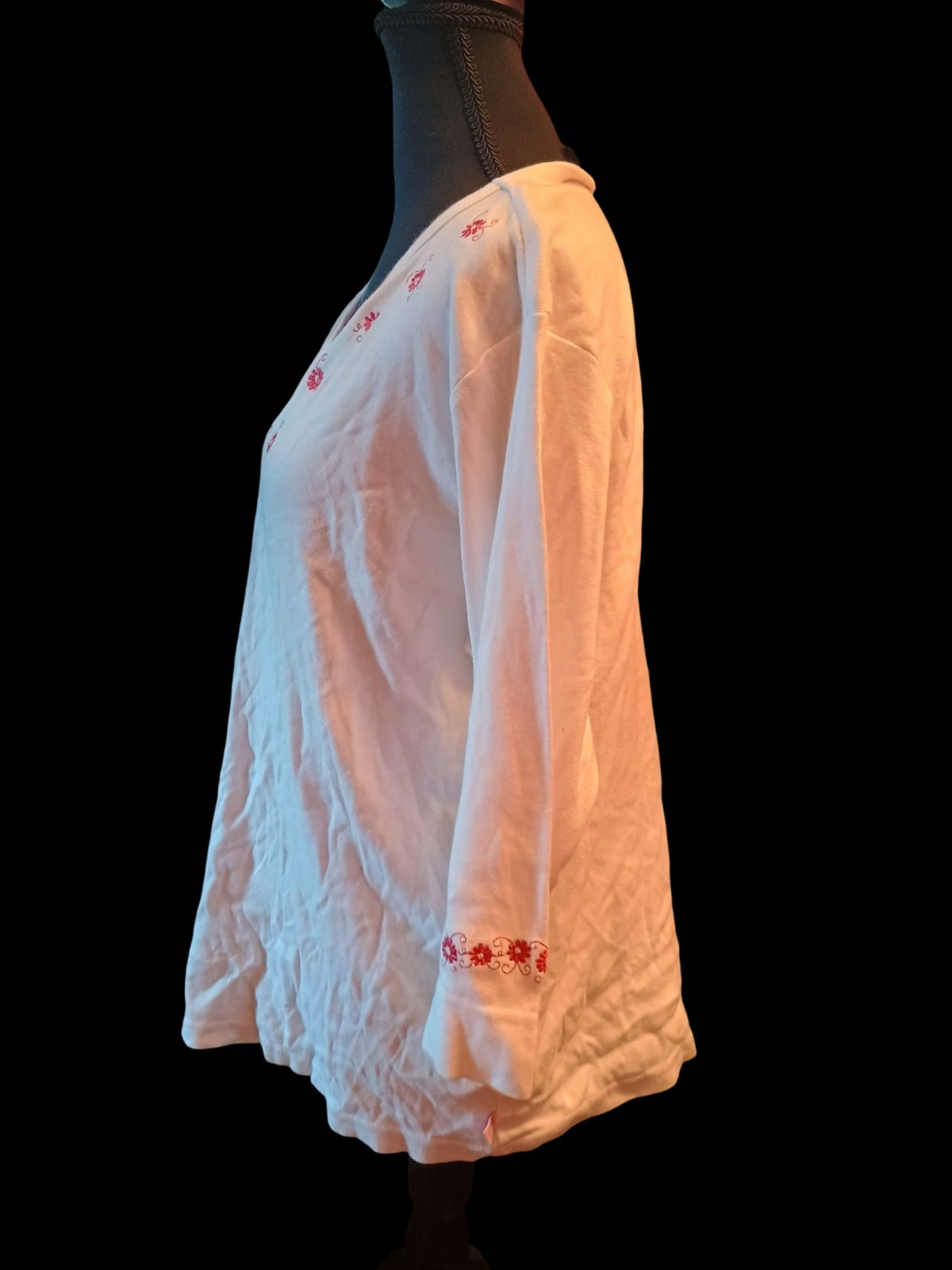 Route 66 Women’s 1X 3/4 Sleeve T-shirt V-neck Embroidered Red Flower Trim White