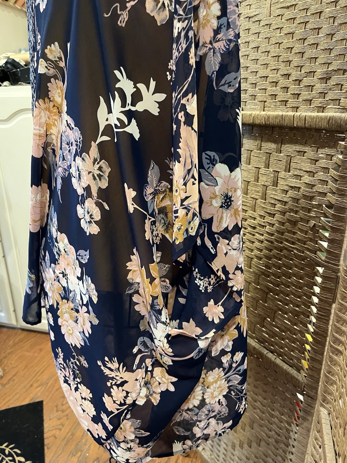 Jessica Simpson Quick And Easy Cover-Up. Add Class To Any Tank And Jeans! Sz Med