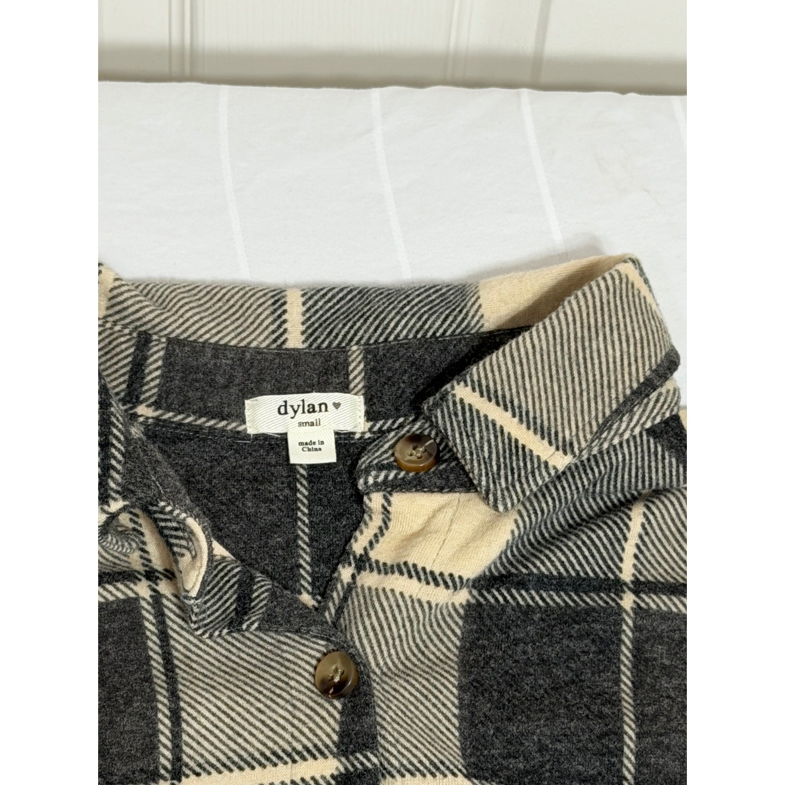 Dylan by True Grit Plaid Button Down Shirt Grey Cream Flannel Small High Low Hem
