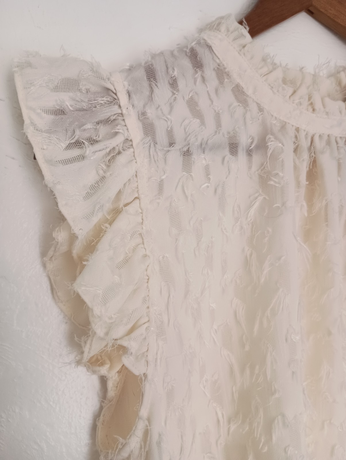 THML Blouse Ivory Textured Sleeveless Ruffle Fringe Button Round Neck M