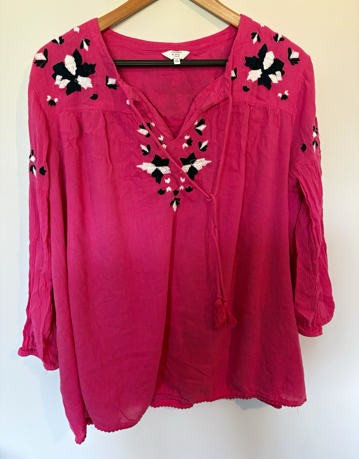 Crown & Ivy Women’s Pink Floral Embroidered Tassel Tie V-Neck Peasant Blouse 2X