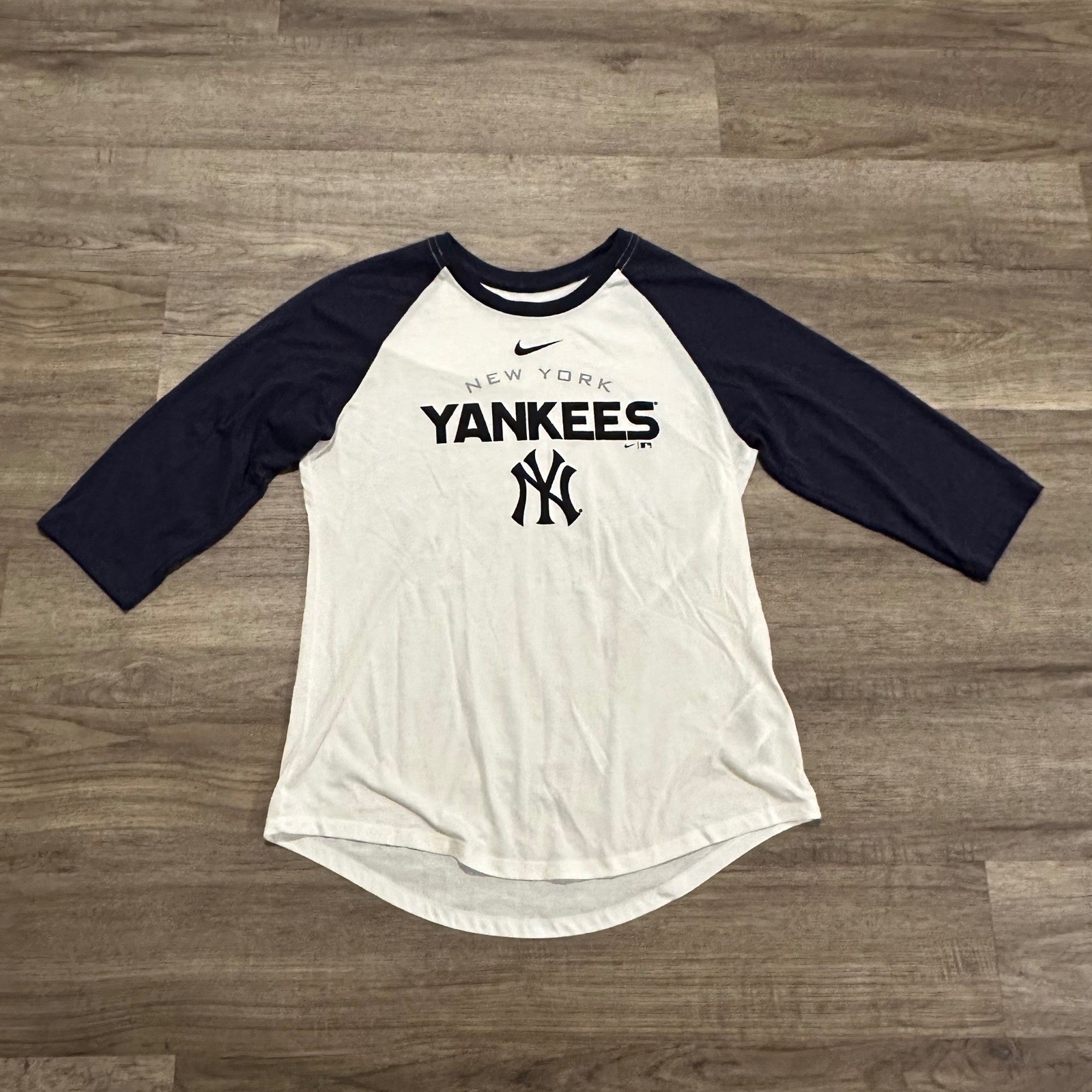 Nike New York Yankees Womens Navy White Raglan 3/4 Sleeve Baseball Tee Shirt M