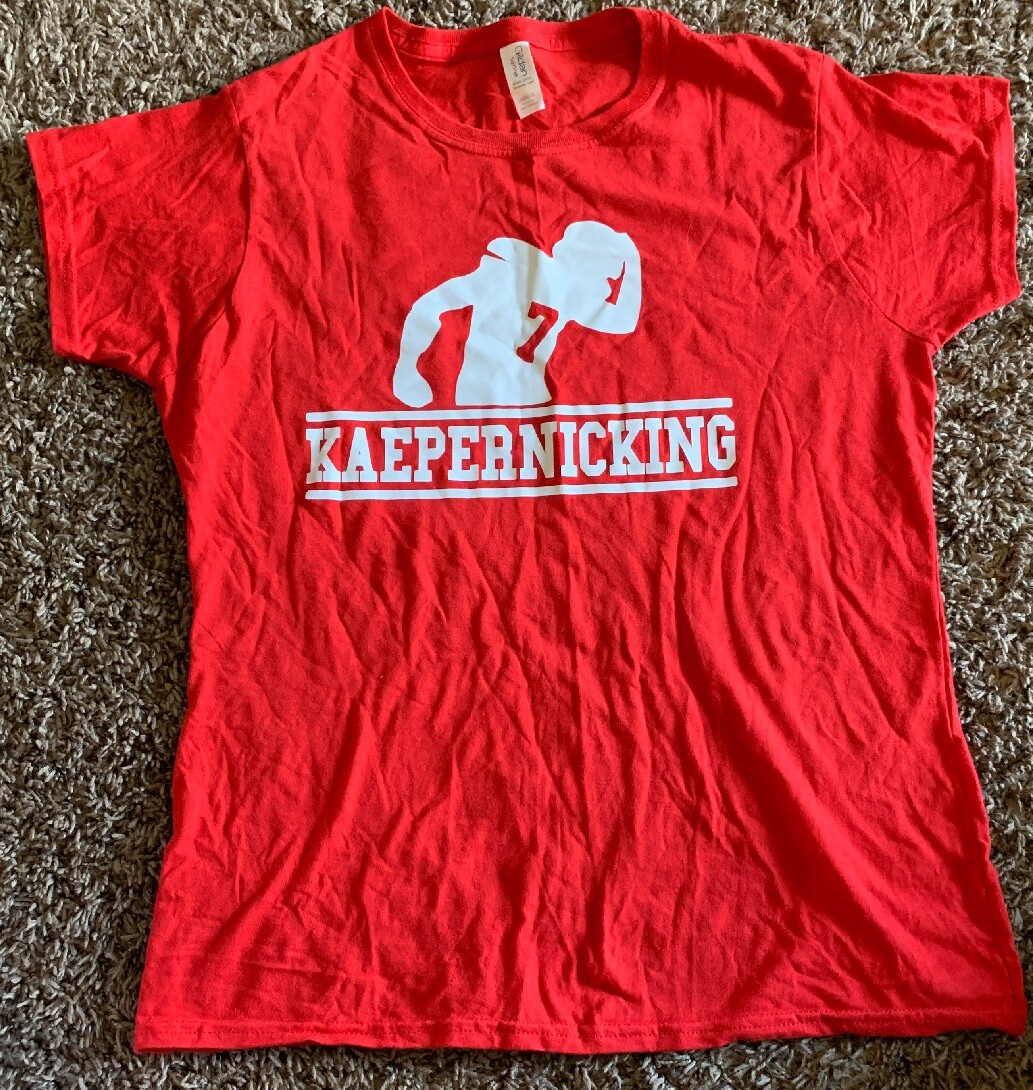 Colin Kaepernick Gildan T Shirt Women’s Size XL Red San Francisco 49ers NFL J9