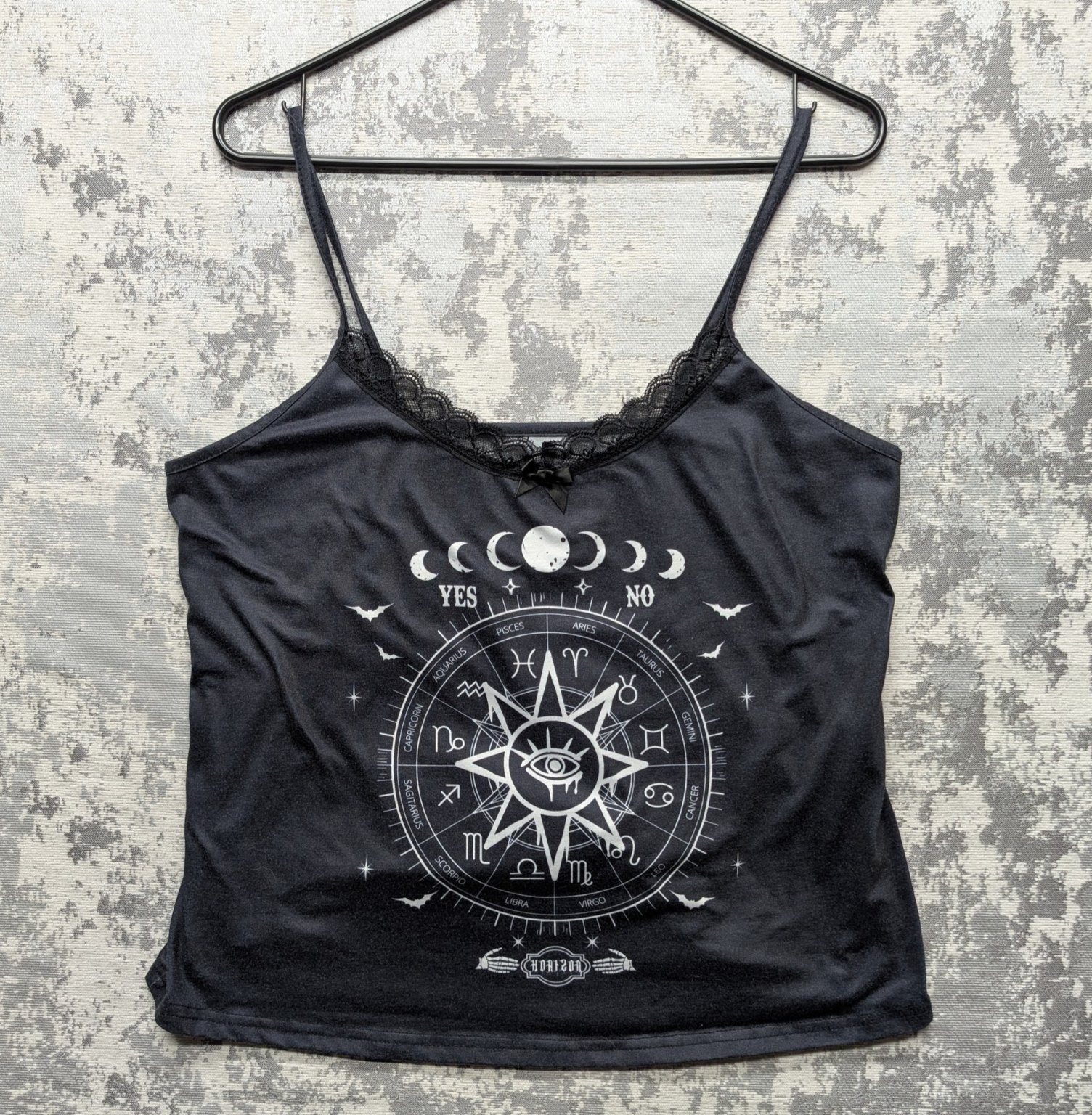 ROMWE Women’s Black 1XL Tank Top Lace Trim Zodiac Print Cotton Chest 36″ GUC