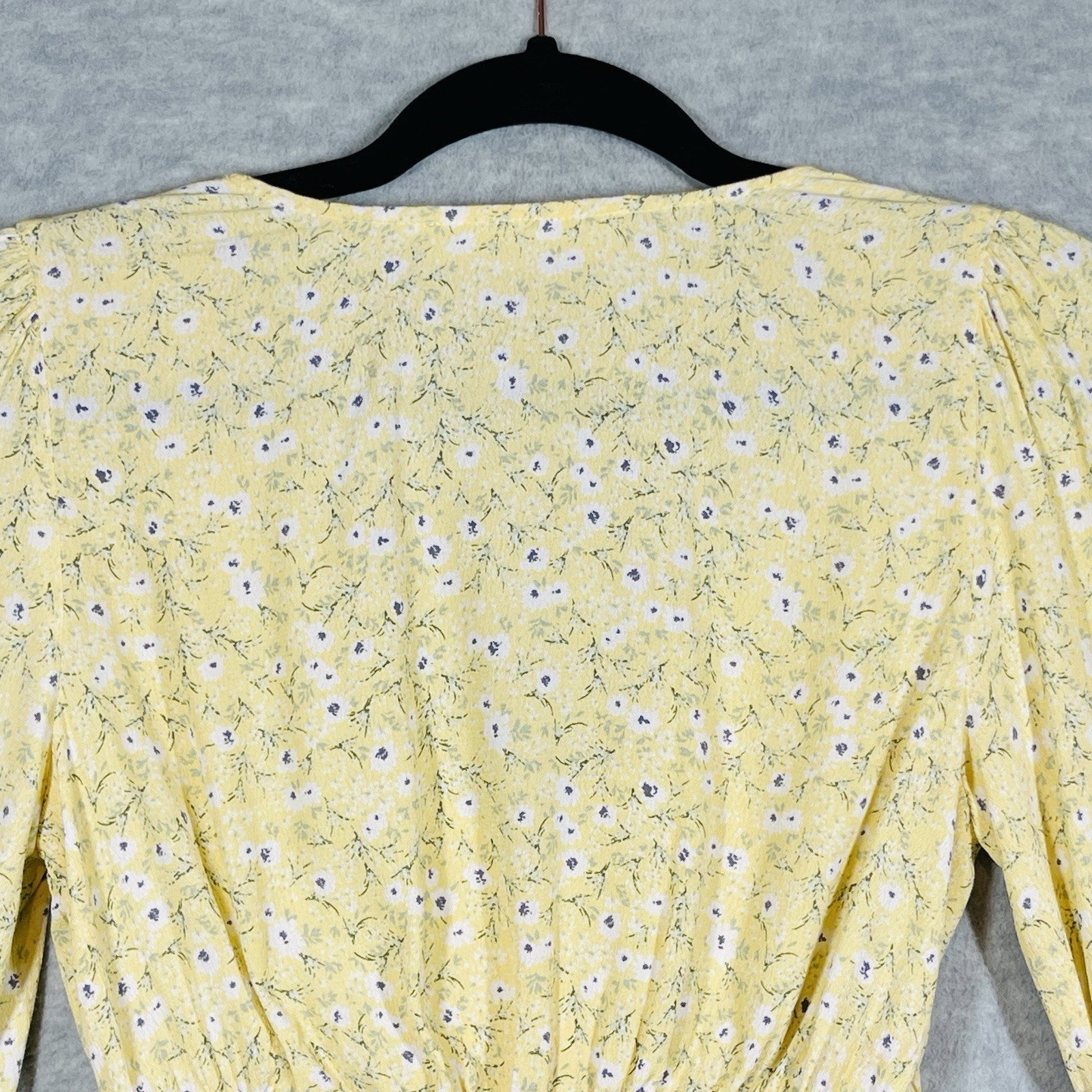 ASTR the Label Floral V-Neck Top Size XS Cropped Smocked Boho Cottage Feminine