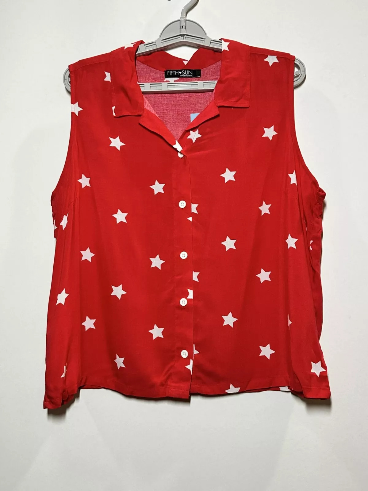 Women’s Star Sleeveless Button-Down Graphic Shirt – Fifth Sun – Scarlet Red – M