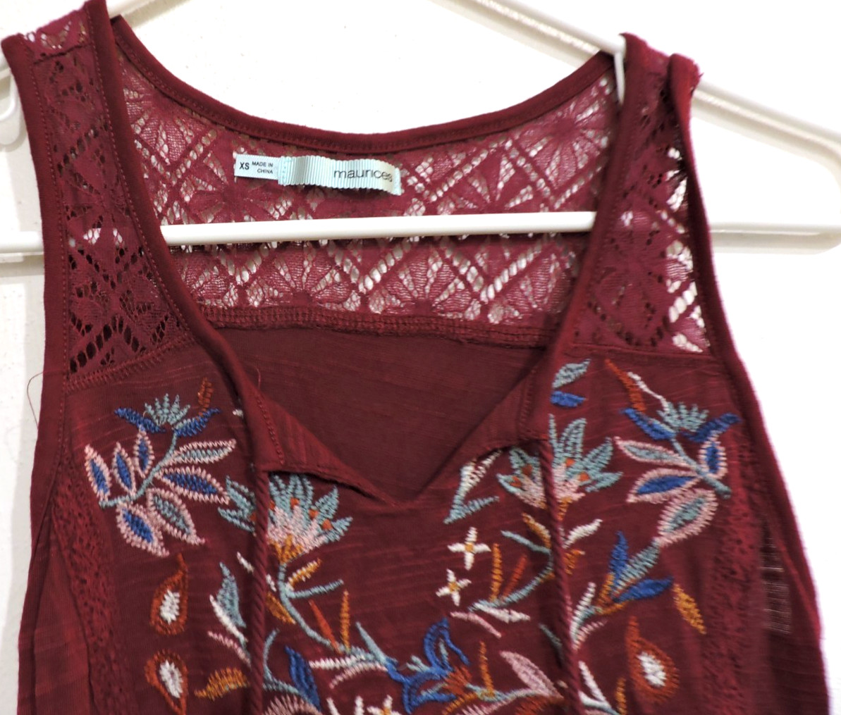 Maurices Wine Rayon/poly sleeveless lace shoulders tie/embroidery SZ XS blouse