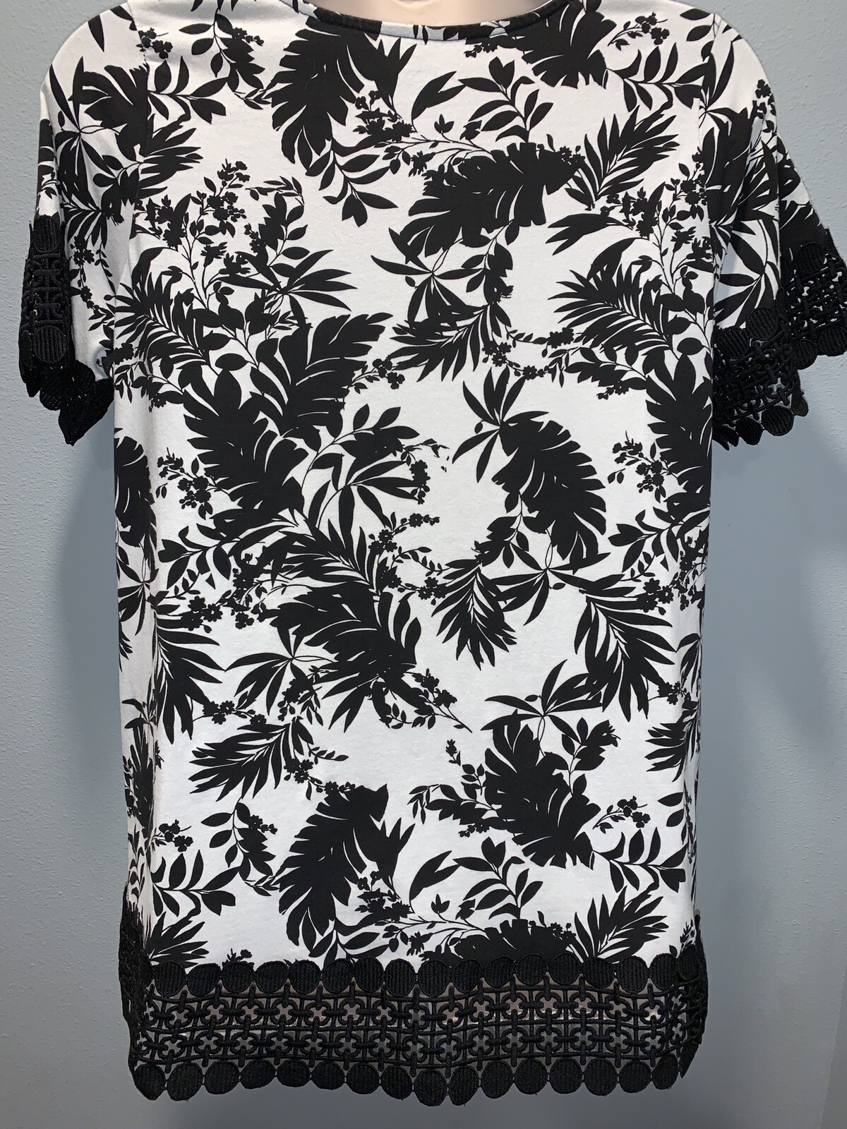 JESSICA LONDON Plus 22 24 Short Sleeve Lace Trimmed Knit Top Tunic Black White