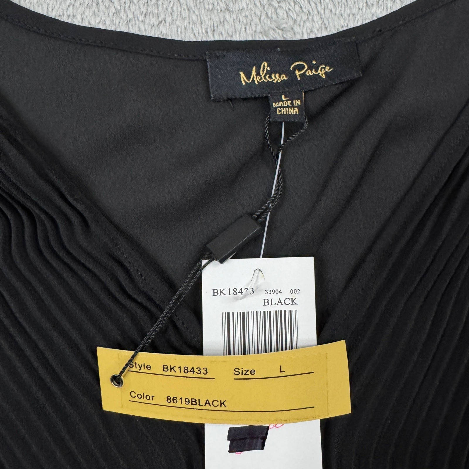 NWT Melissa Paige Blouse Women Large Black Pleated Sleeveless V-Neck BRAND NEW!