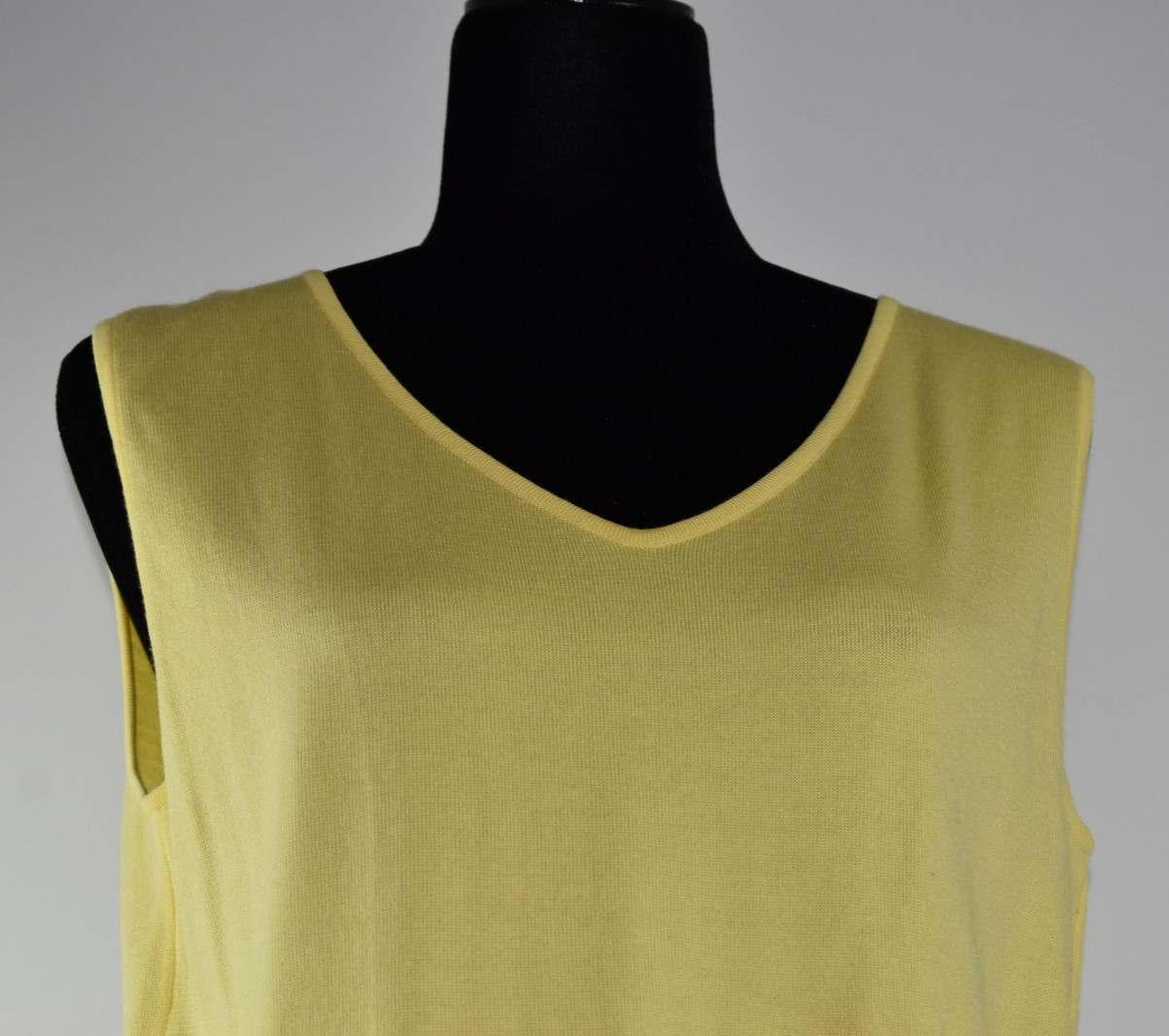 Escada Size 42 Yellow V Neck Sleeveless Knit Wool Nylon Top Base Layer Stretch