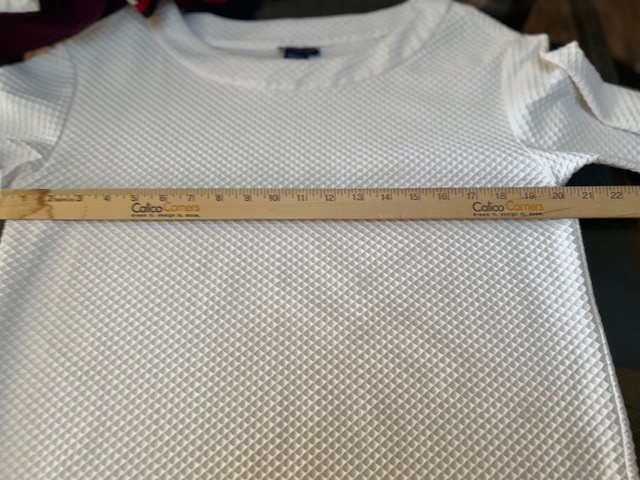 Doncaster Collection Sz Medium White Nylon Stretch Textured Knit Tunic Top