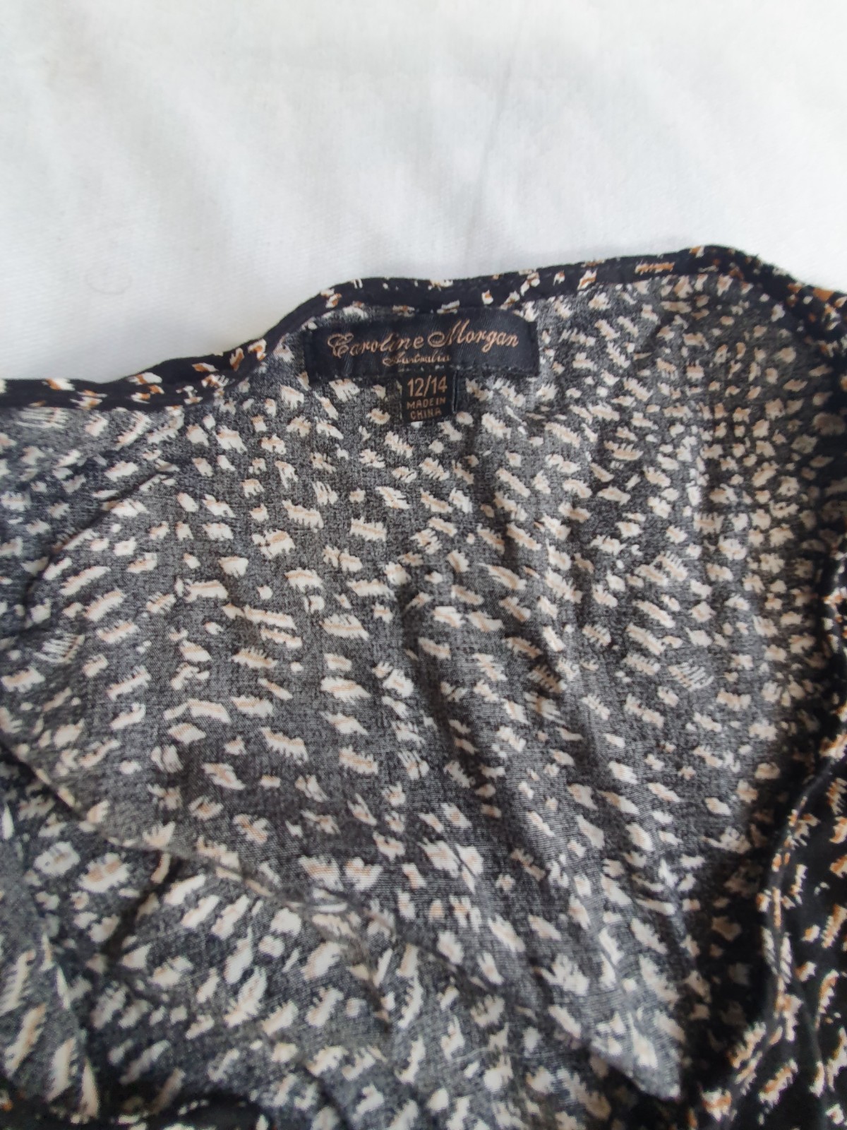 caroline morgan button-front blouse featuring an abstract black/ tan. size 12/14
