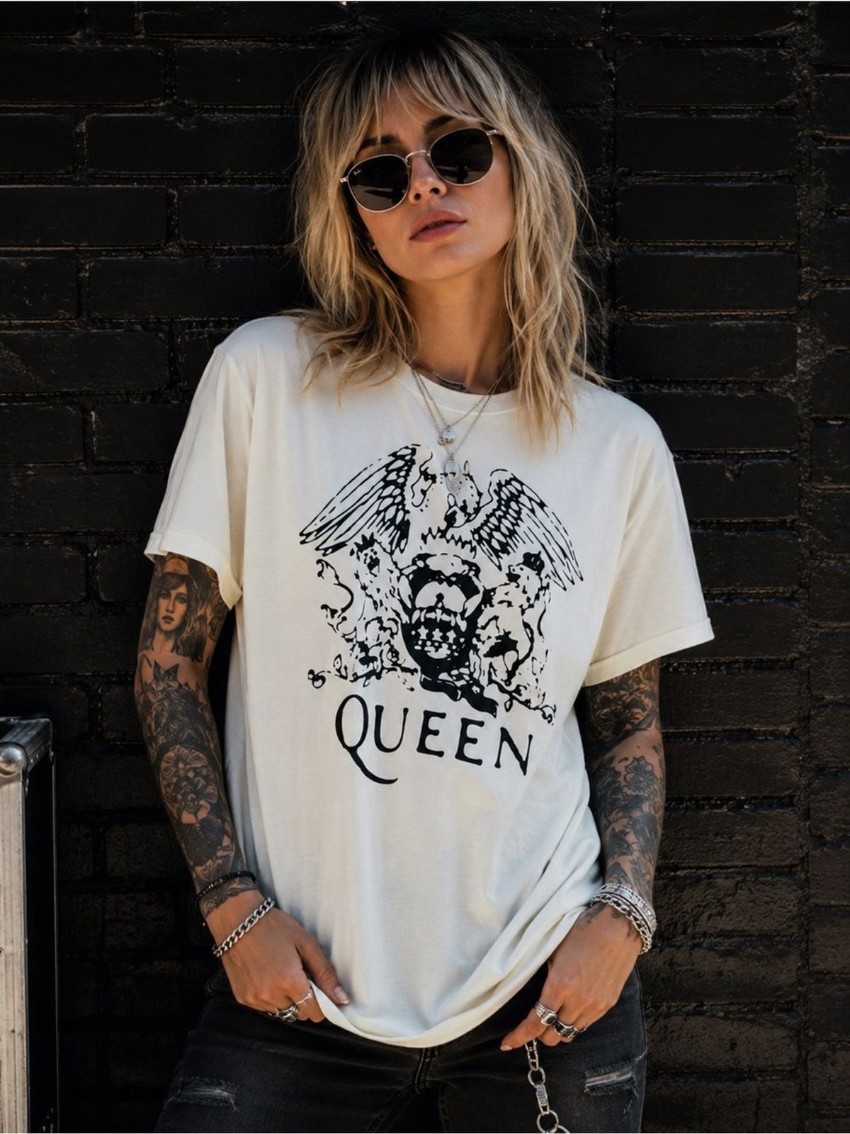Queen Official Merchandise Crest Graphic Band Tee White 100% Cotton Rocker Med
