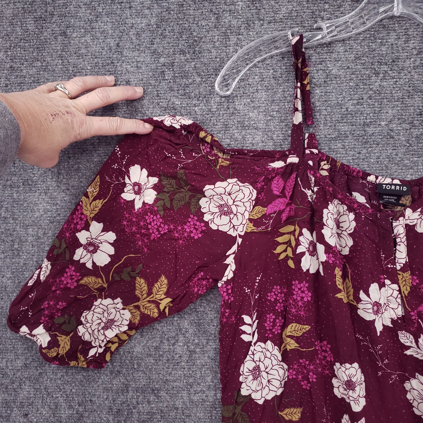 Torrid Top Womens 2 US 2X Plus Pink Challis Cold Shoulder Cami Floral Blouse