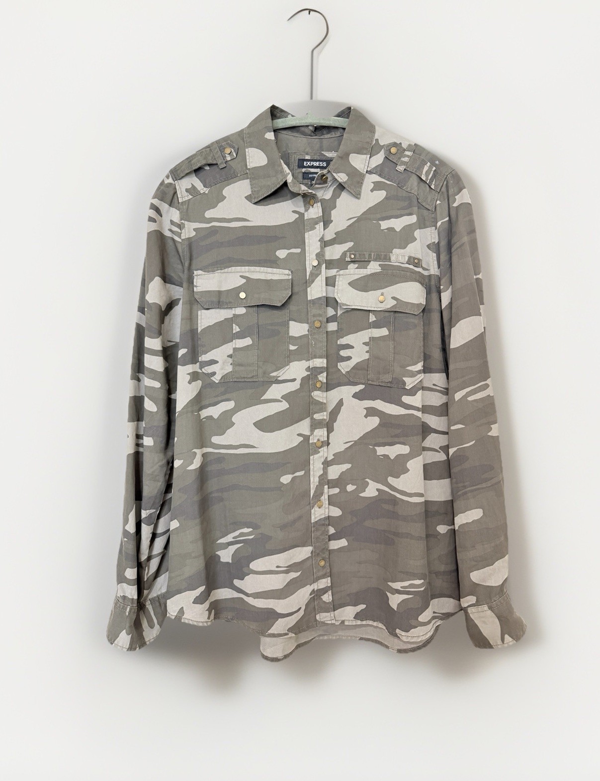 Express Womens Small Boyfriend Camo Casual Button Down Shirt Preppy NWT