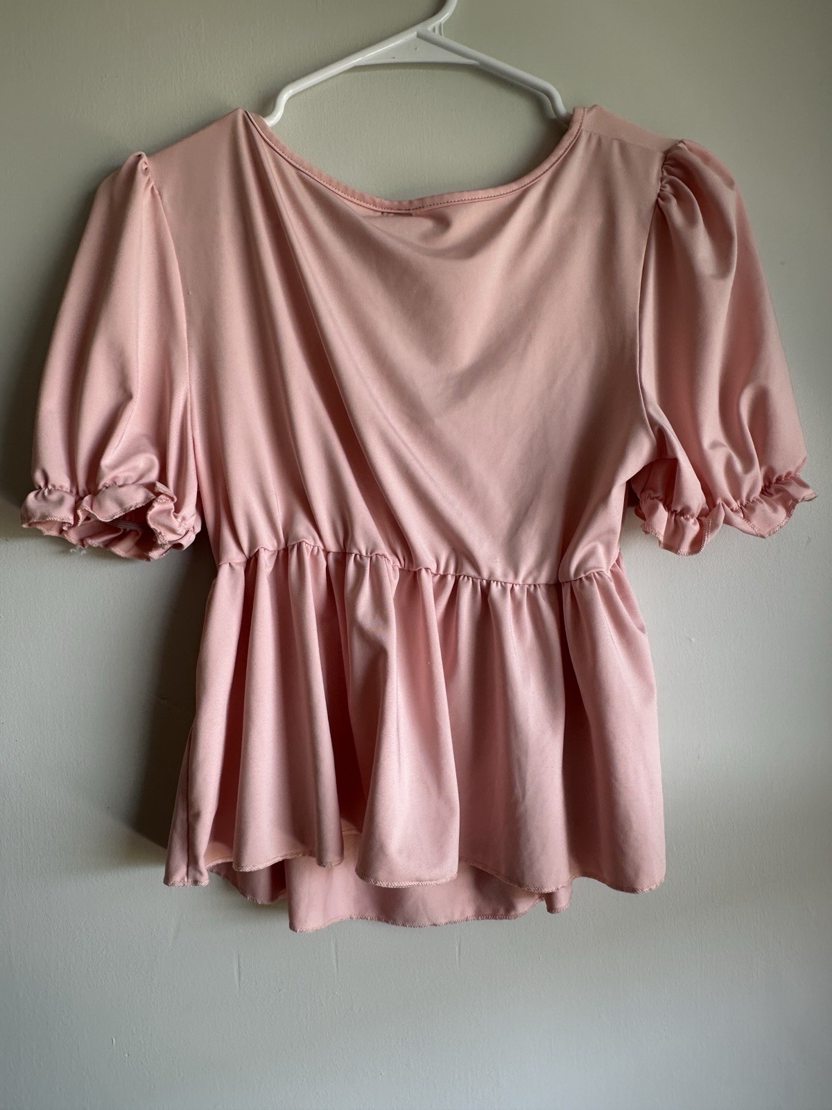 Women Light Pink Ruched V-Neck Puff Sleeve Flared Peplum Knit Blouse Top