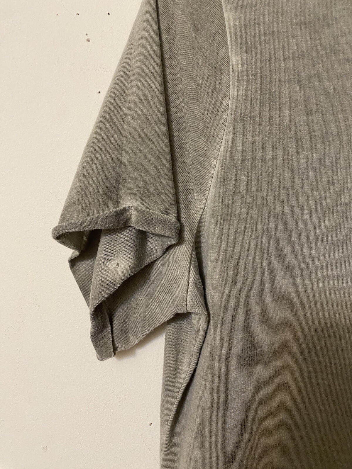 SOFT SURROUNDINGS SELF FABRIC DECORATED TEE HIP MOD ROCK CASUAL GRAY SAND DYED M