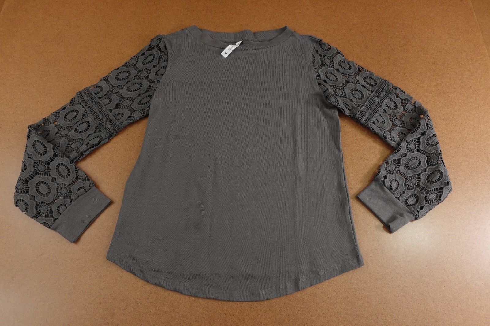 Tickled Teal Womens Medium Gray Long Lace Sleeve Round Neck Pullover Top New