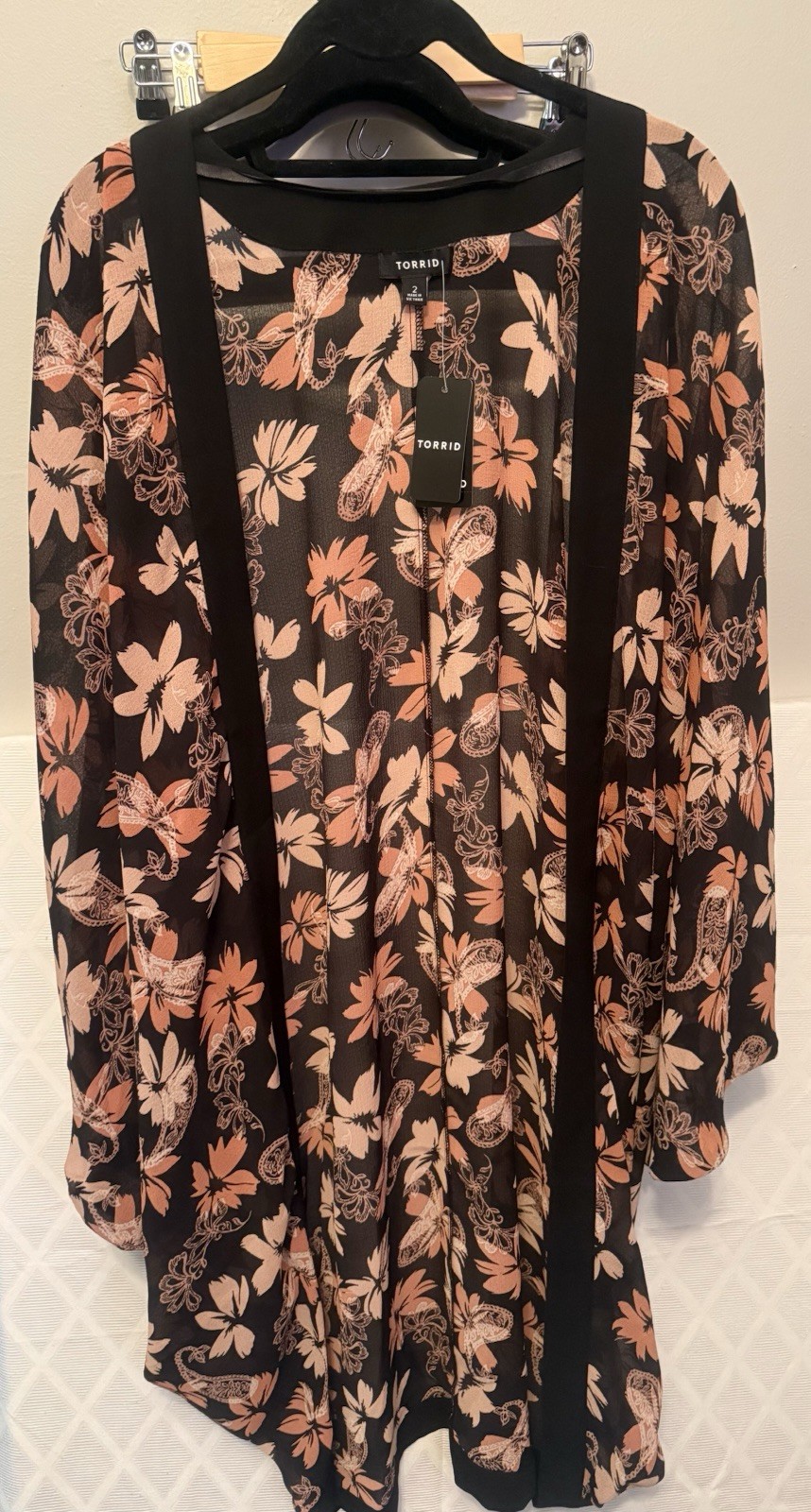 Torrid Women’s Plus Size 2 Black/Pink Floral Lightweight Open Front Kimono