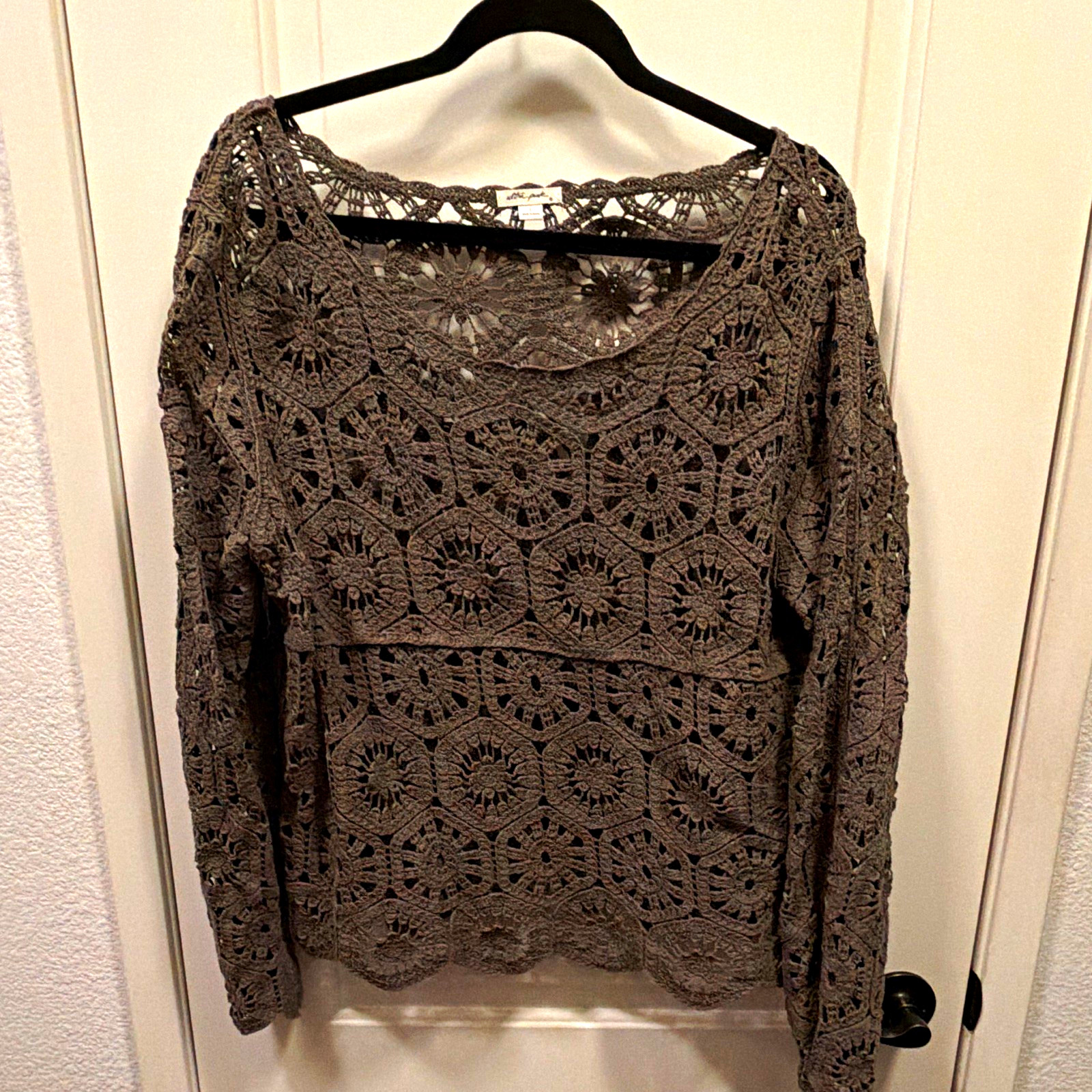 Ultra Pink Women’s Gray Crochet Pullover Top Boat Neck Floral Lightweight L