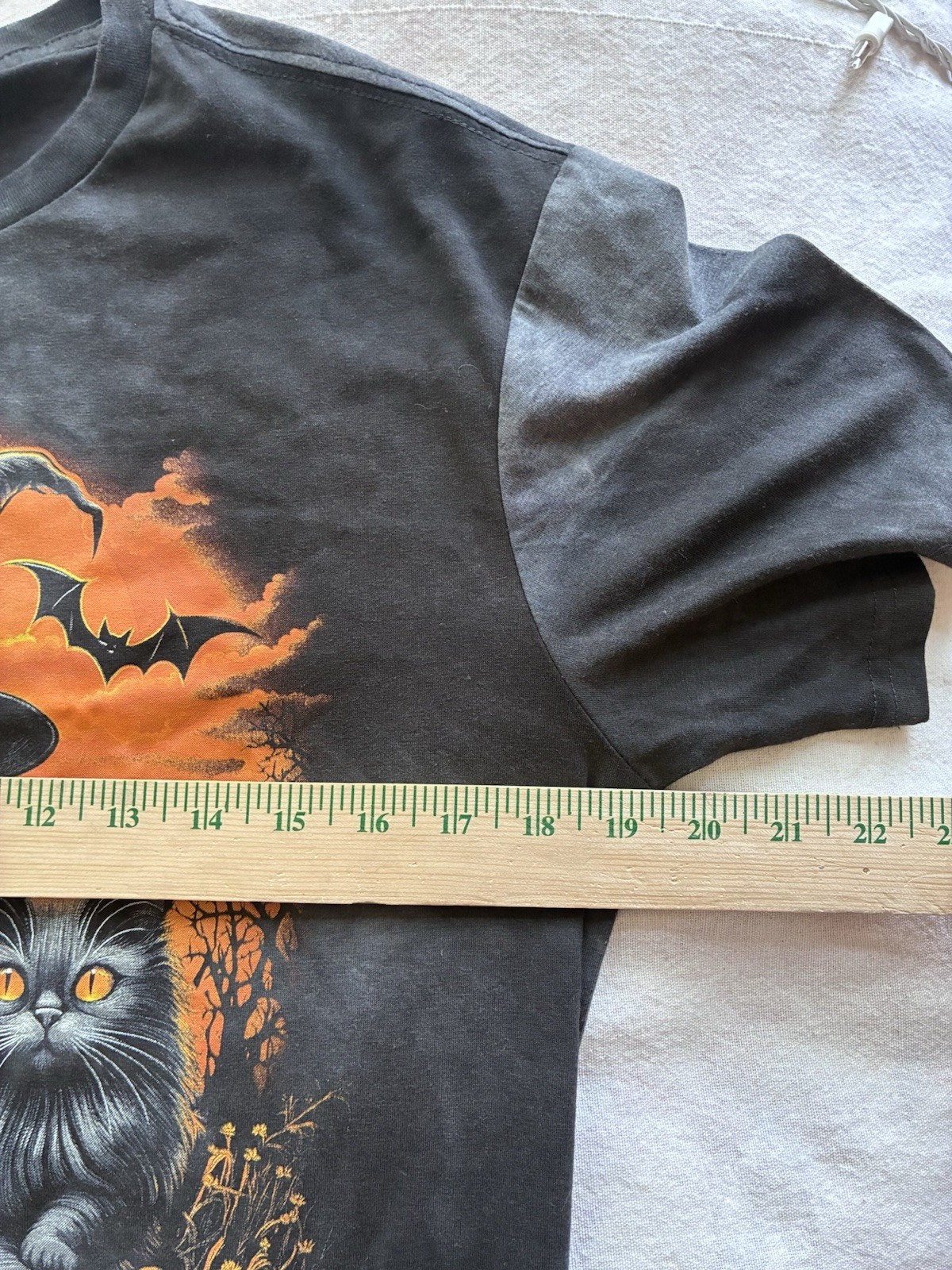 Spooky Halloween Witchy Cats Kittens Bats Unisex T-shirt Mad Engine Sz Small NWT