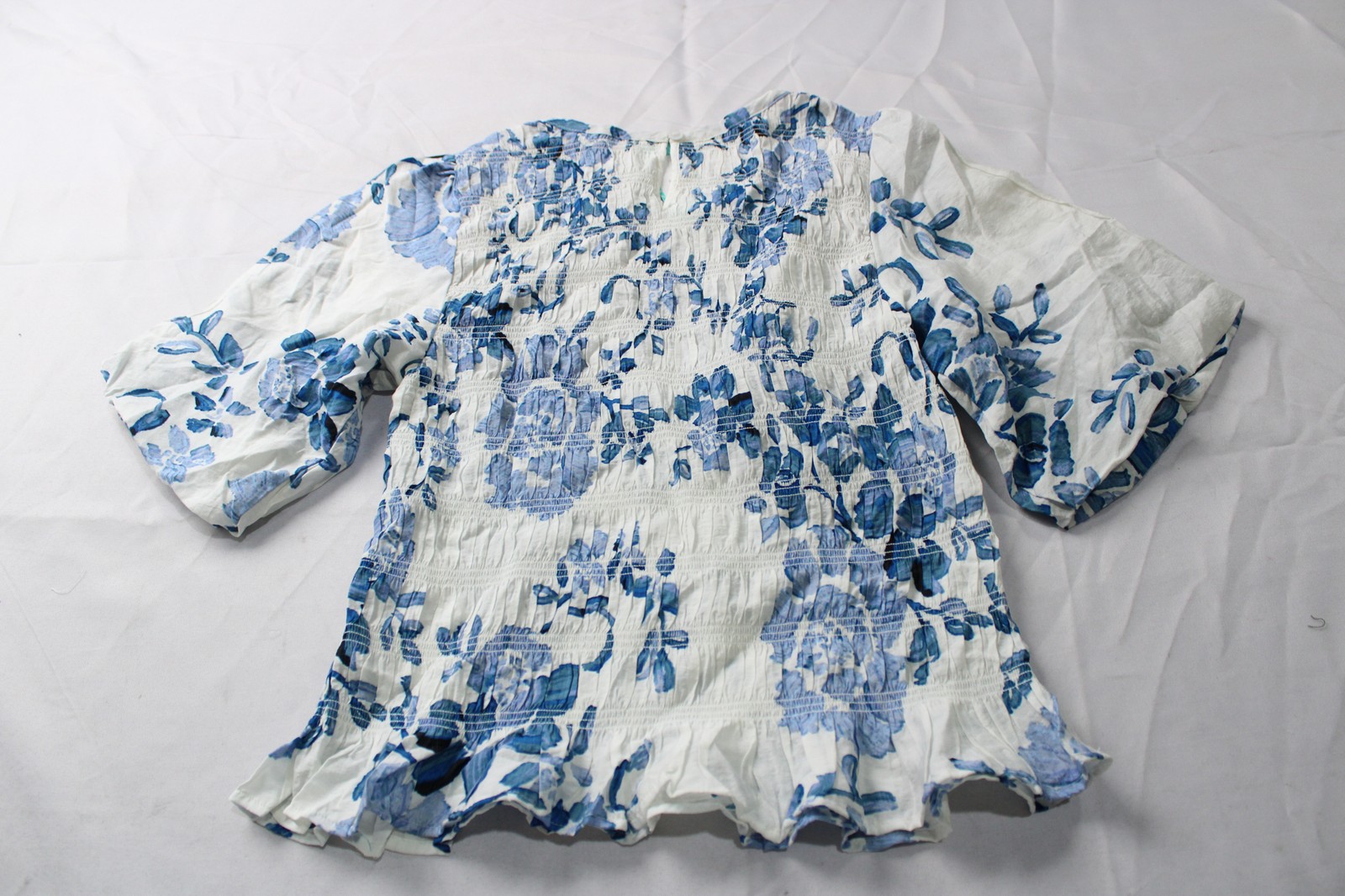 Market & Spruce Women’s Lauren Floral Smocked Blouse AC2 Blue/White Large NWT
