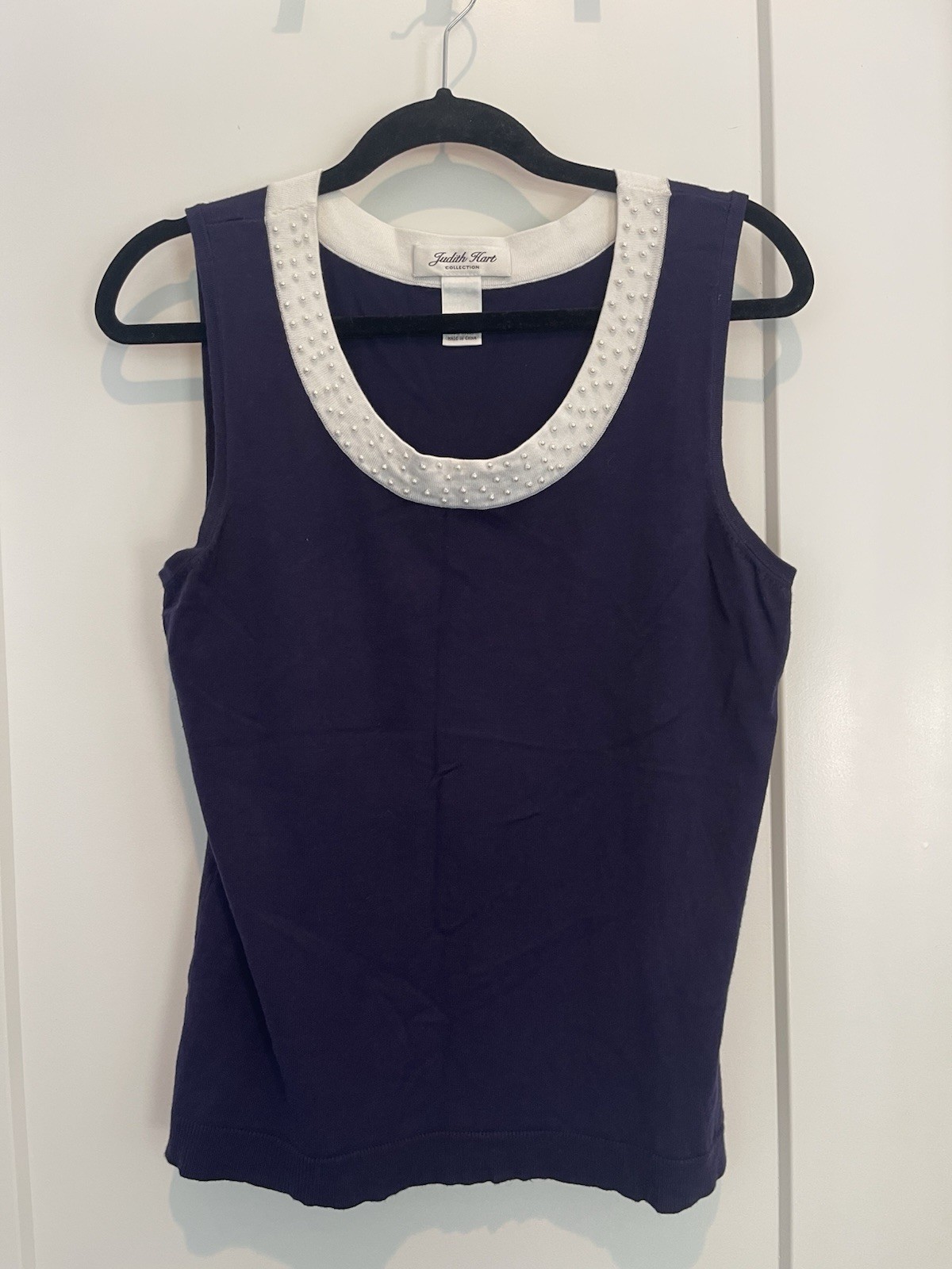 Judith Hart Woman Navy Blue Sleeveless Tank Top Pearl Accents Contrast Trim Med