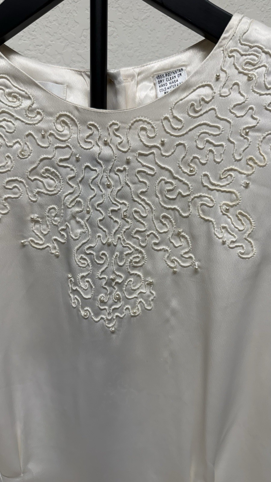 Nilani White Satin Embroidered Beaded Button Back Round Neck Blouse Size 8