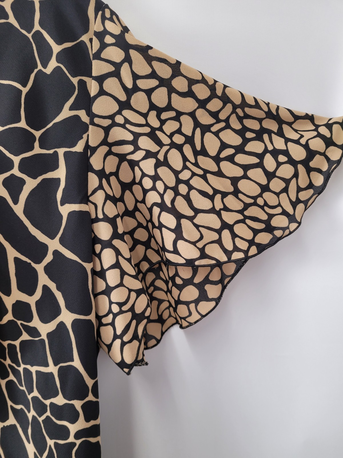 Espoir Sheer Animal Print Top, Ladies 24, Black & tan, Lined,Flutter sleeves,Vgc