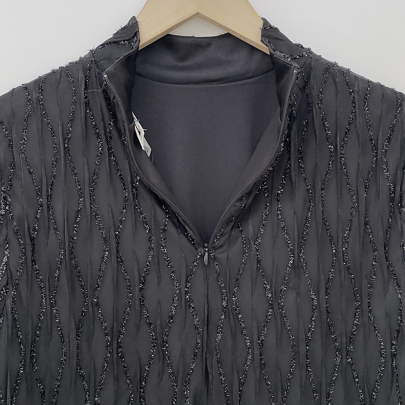 Anne Klein Mock Neck Glitter Textured Blouse M Long Sleeve Back Zip Hits at Hip