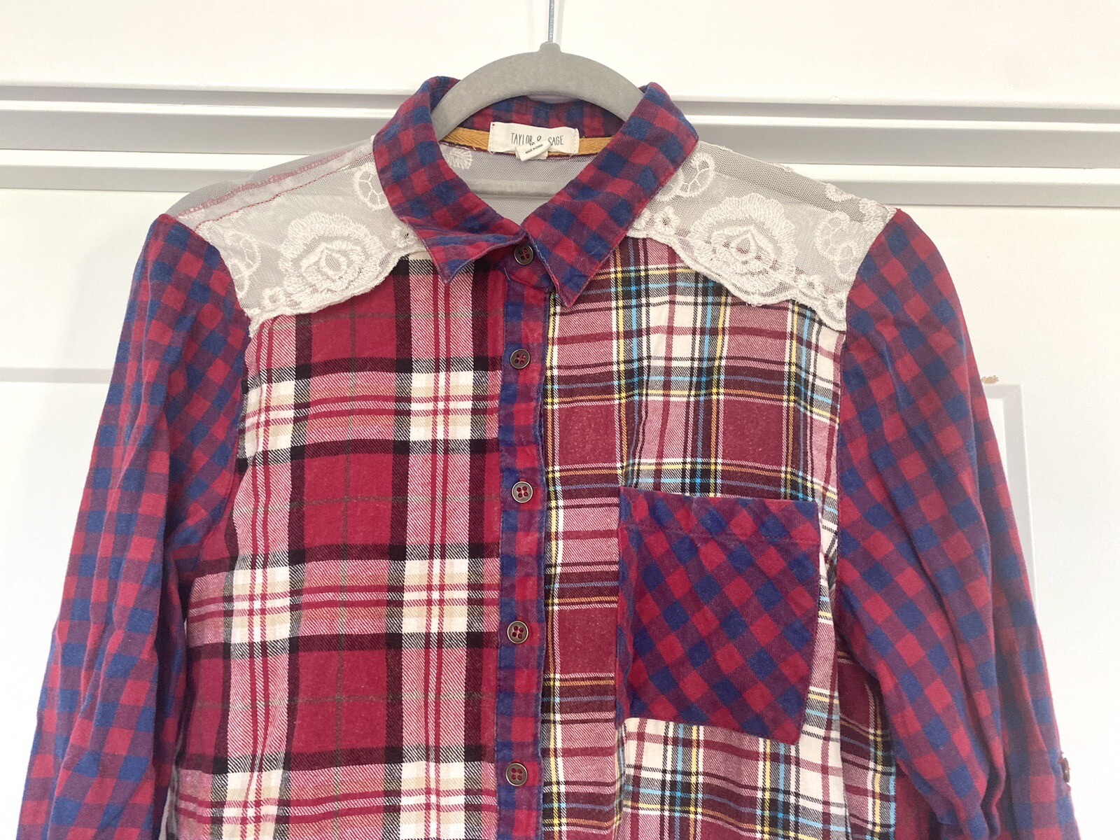 Taylor & Sage Womens Plaid Flannel & Lace Shoulder Long Sleeve Shirt Size M