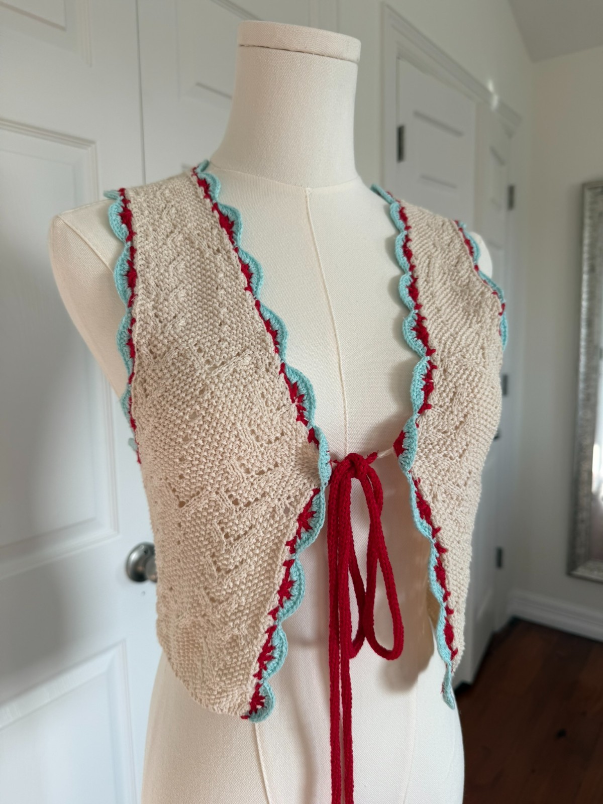 Western Festival Style Cream Crochet Sleeveless Top with Red Tie Size XXS
