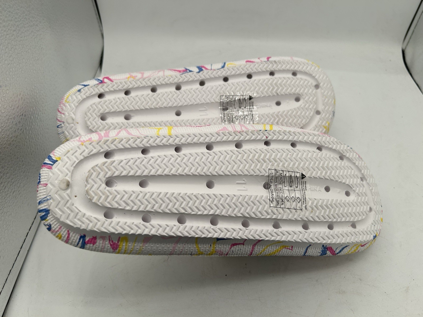 Mudd Women’s Slide Sandals White Multicolor Heart Print Slip On US 11 BNWT!