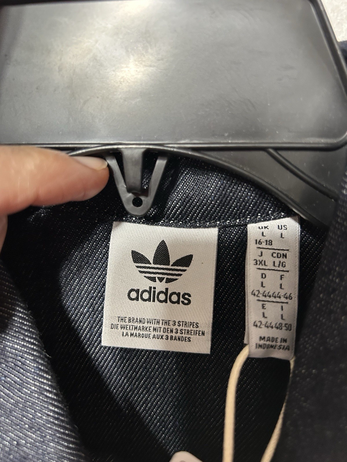 Adidas JJ3146 Originals Women’s Indigo Denim Short Sleeve Shirt Large NWT (R1)