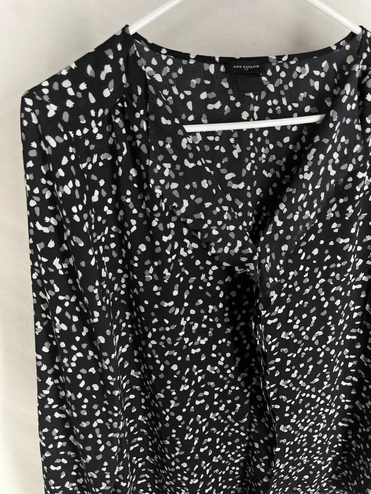 ANN TAYLOR Blouse Size Medium Black Gray Ruffle Sheer Ditzy Flirty Office Top