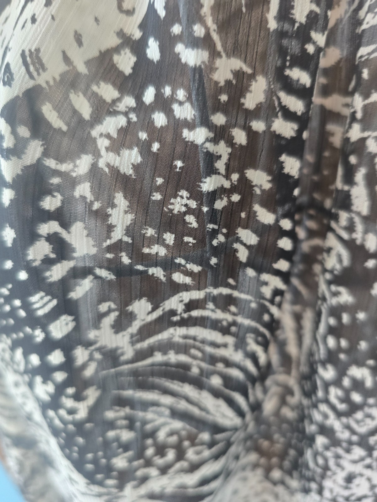 Express Women’s Black White Abstract Print Blouse Size Small NWT