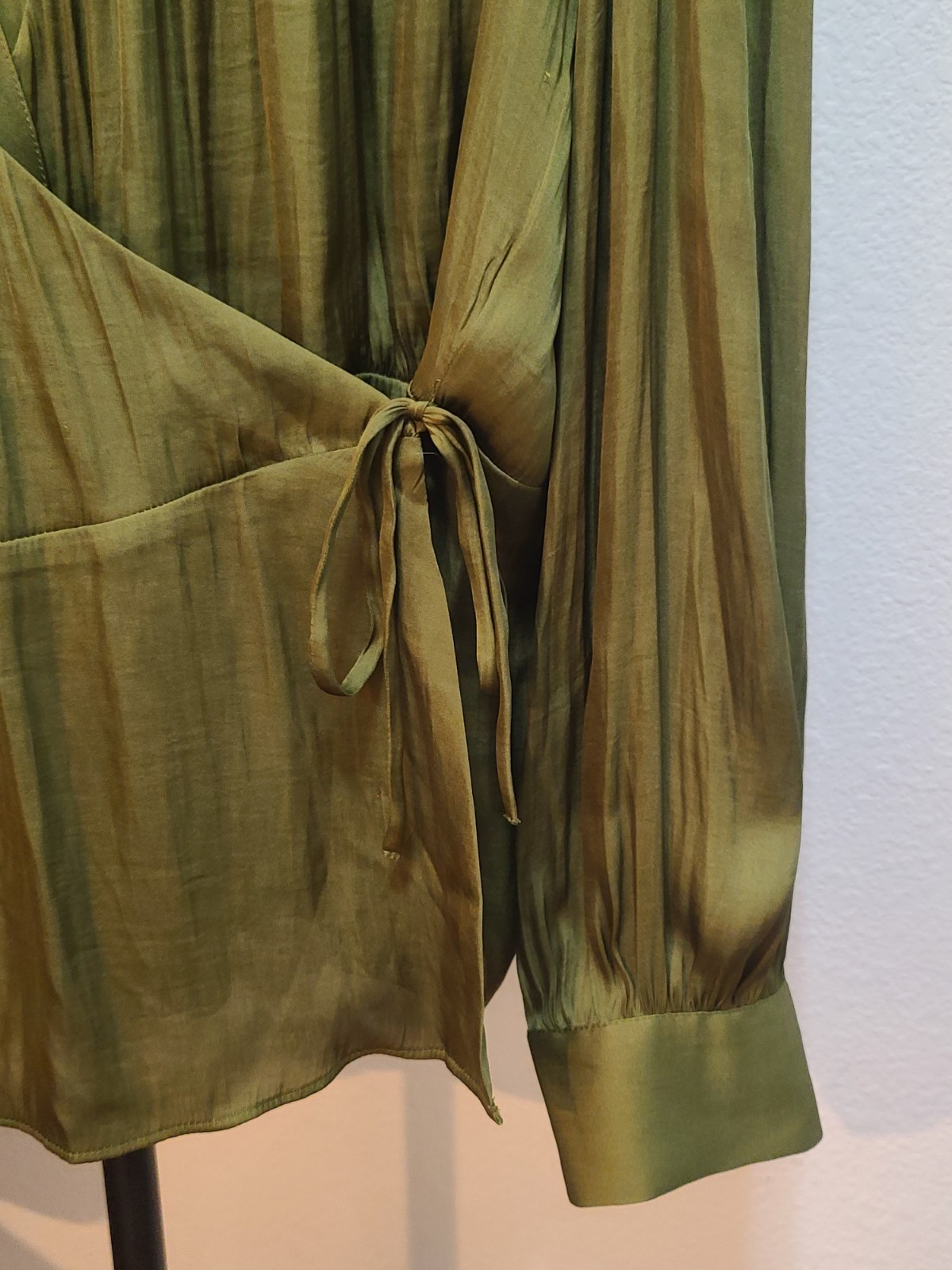 Banana Republic Green Satin Wrap V-Neck Tie Blouse Long Sleeve Tall XL