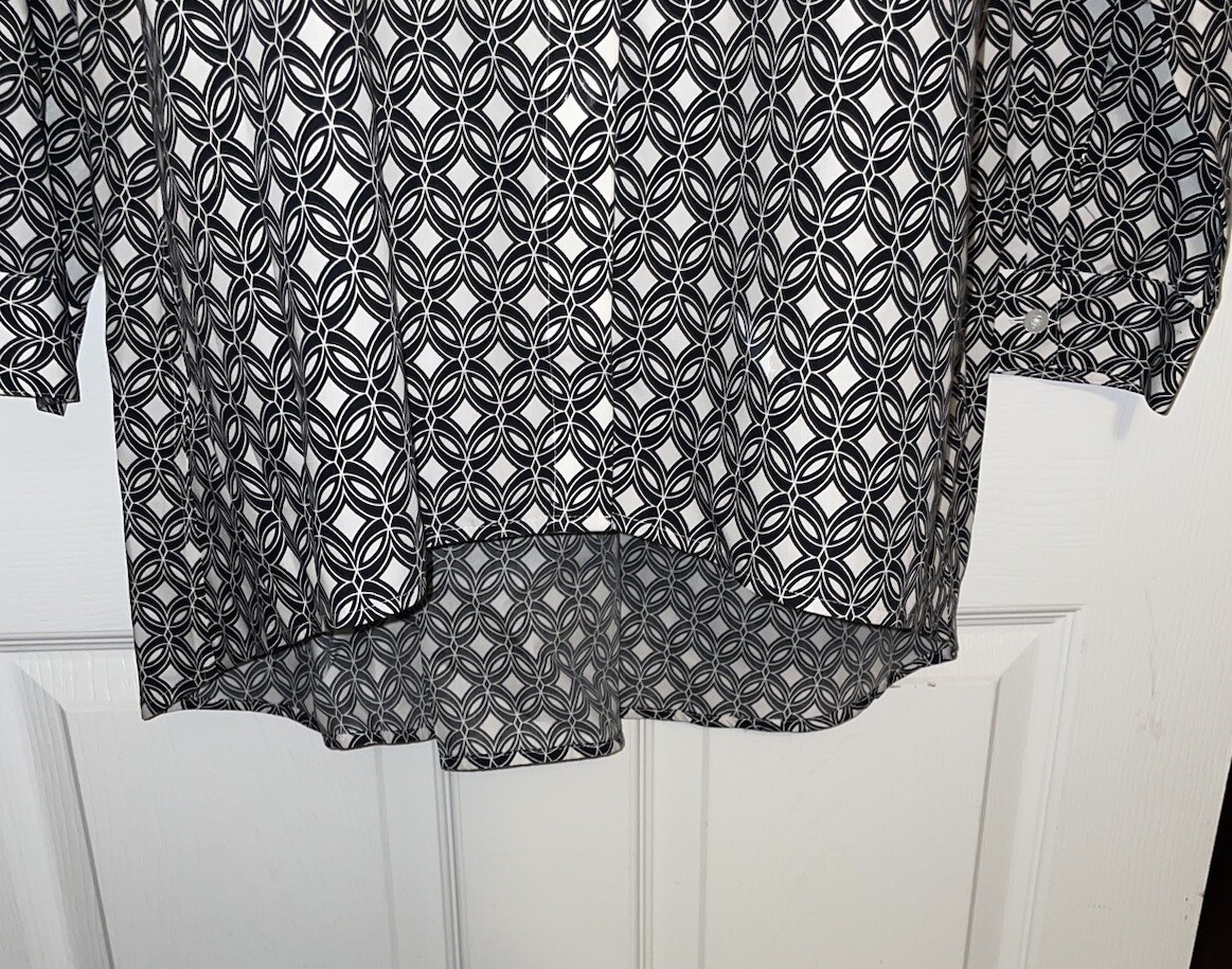 Chicos Sz 2 Large No Iron Blue White Geometric Pleat-Back Cotton Shirt EUC