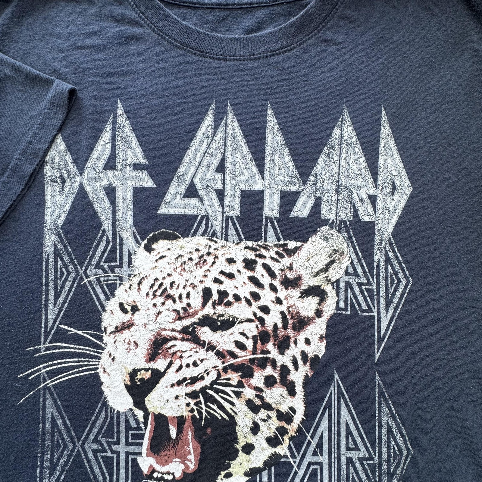 Def Leppard Shirt Womens XL Blue Graphic Crewneck Short Sleeve Tagless Cotton