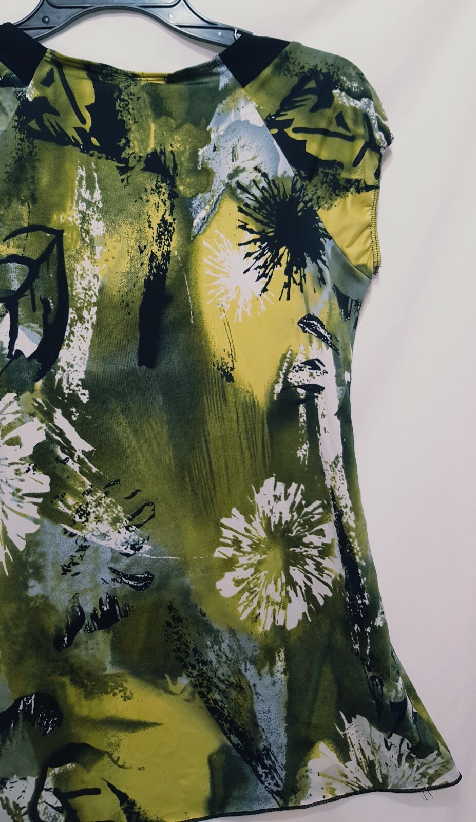 Dynamite Blouse Boho Green Floral Size Medium Leaves Cap Sleeves